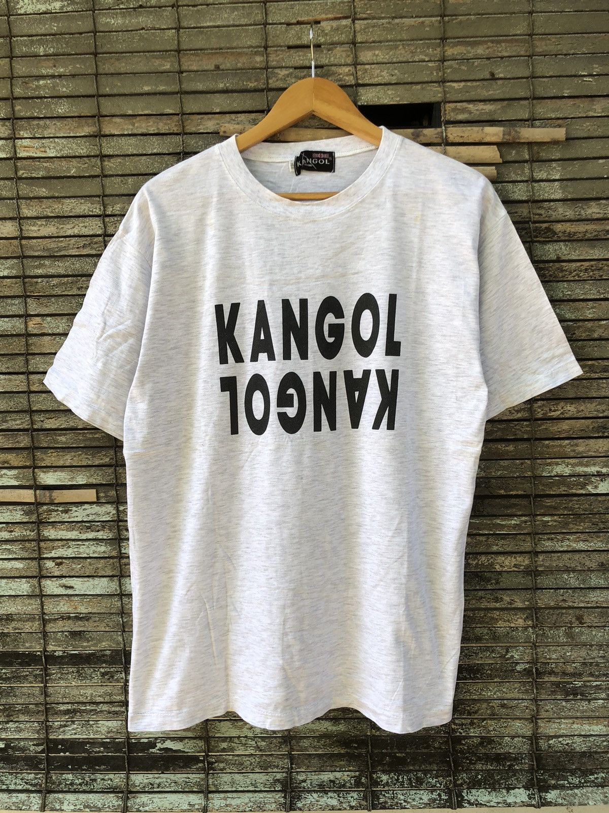 Kangol 🔥Vintage 90s🔥 Casual Kangol Centre Logo Tshirts Size US M / EU 48-50 / 2 - 1 Thumbnail