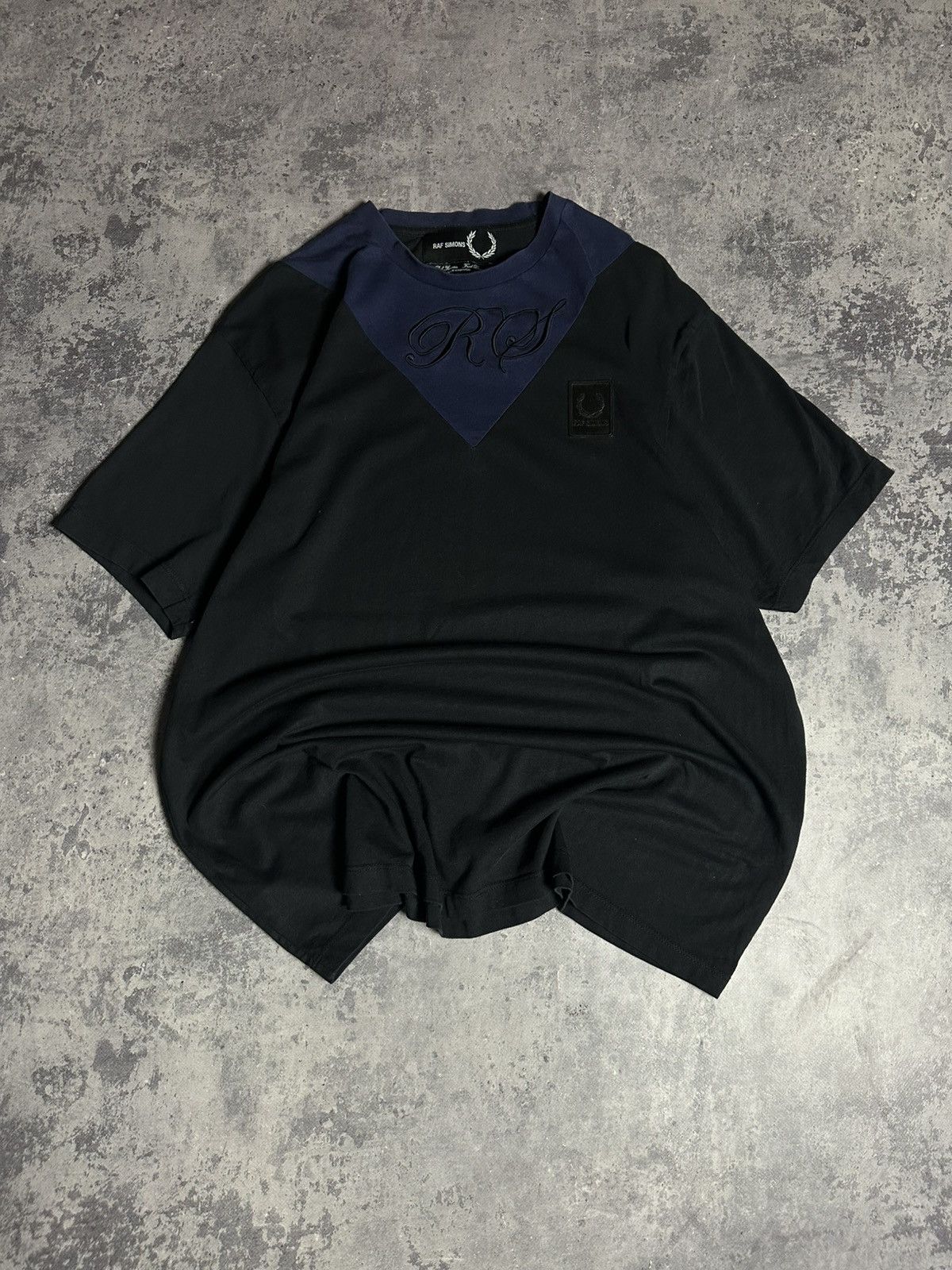 Fred Perry × Raf Simons Raf Simons X Fred Perry Black Raglan Sleeve T-shirt Size US XL / EU 56 / 4 - 1 Thumbnail