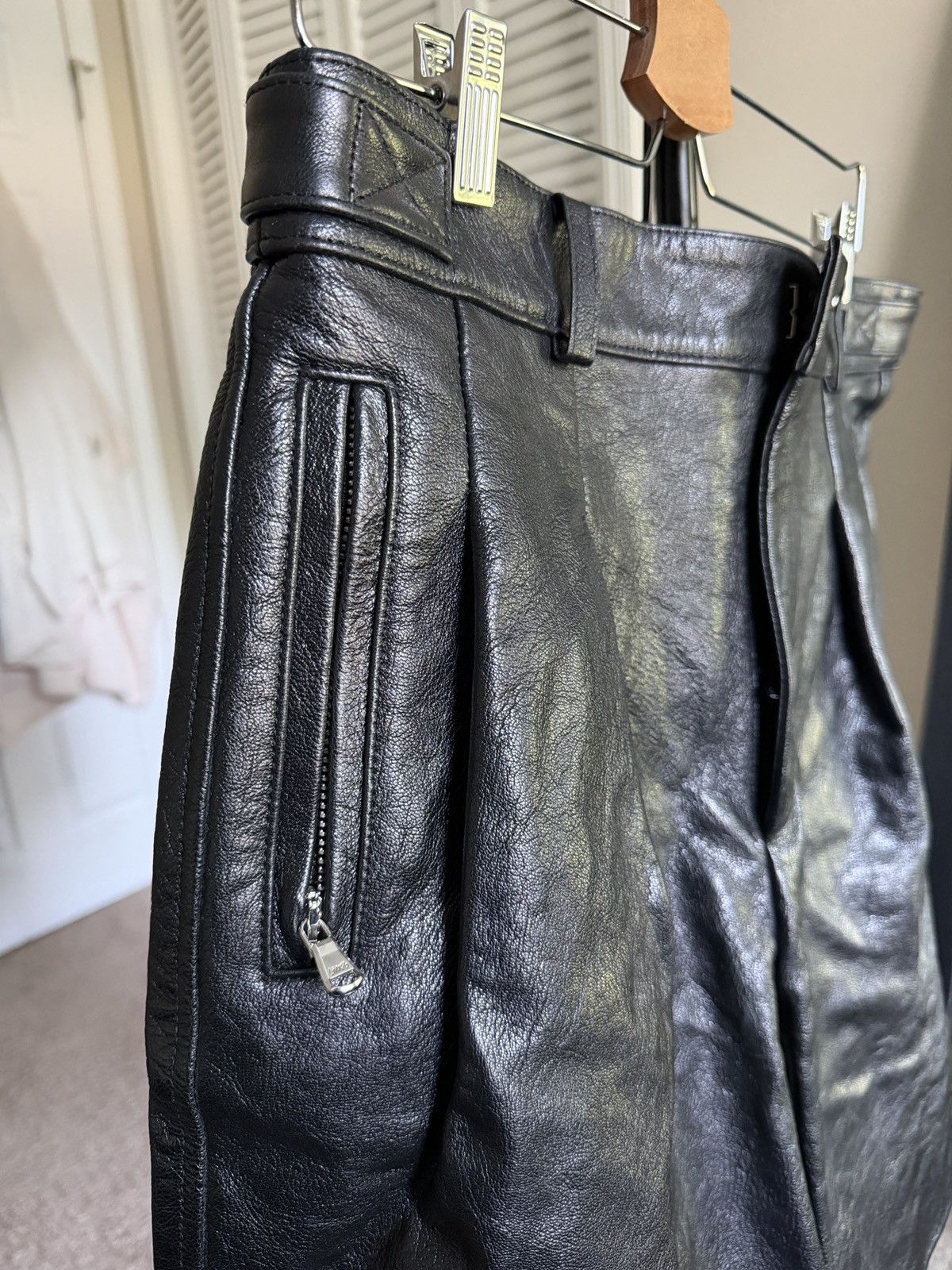 RECTO Recto Black Pleated Leather Shorts Size US 36 / EU 52 - 3 Thumbnail