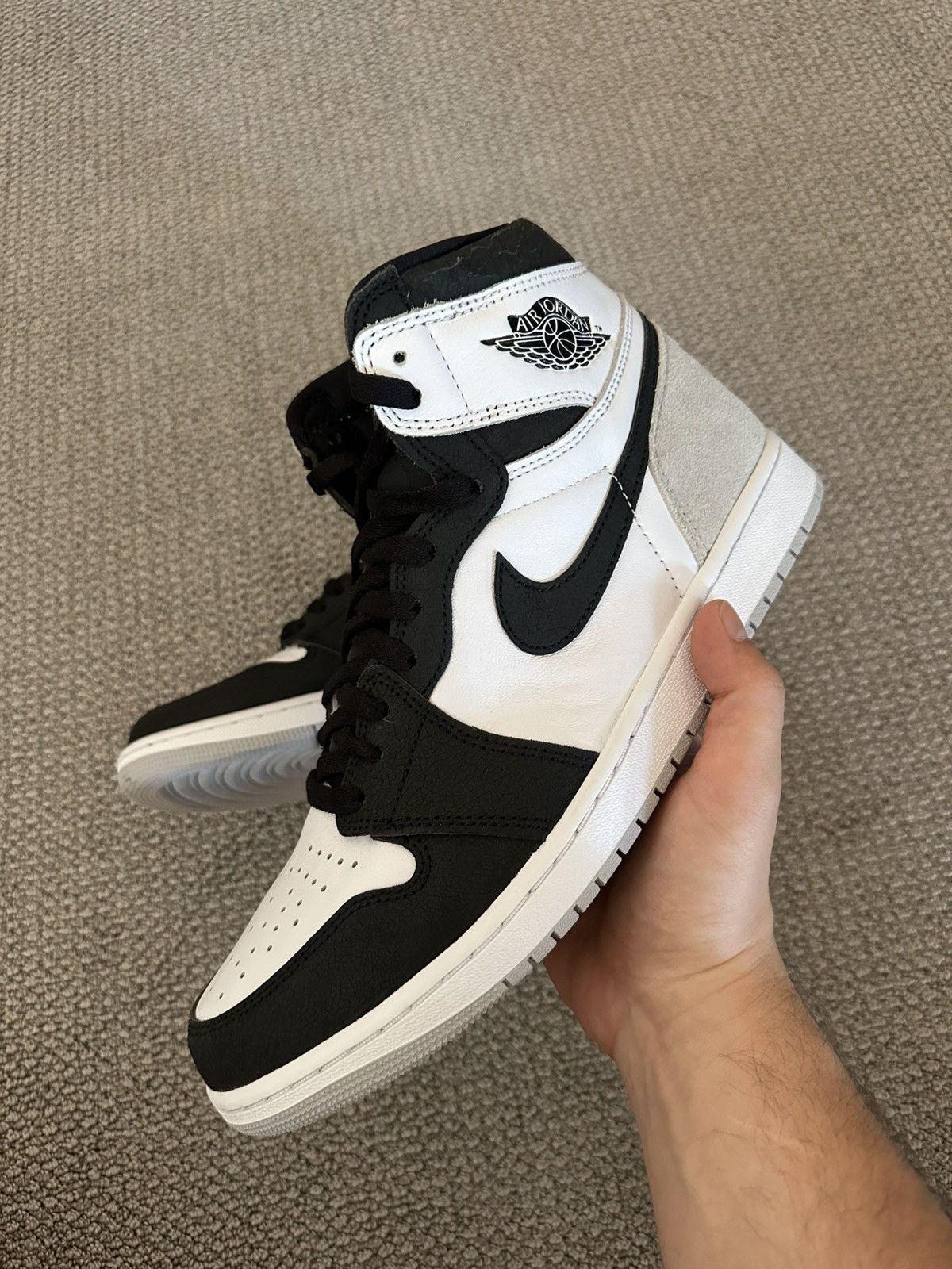 Nike Jordan 1 Bleached Coral Size US 11 / EU 44 - 2 Thumbnail