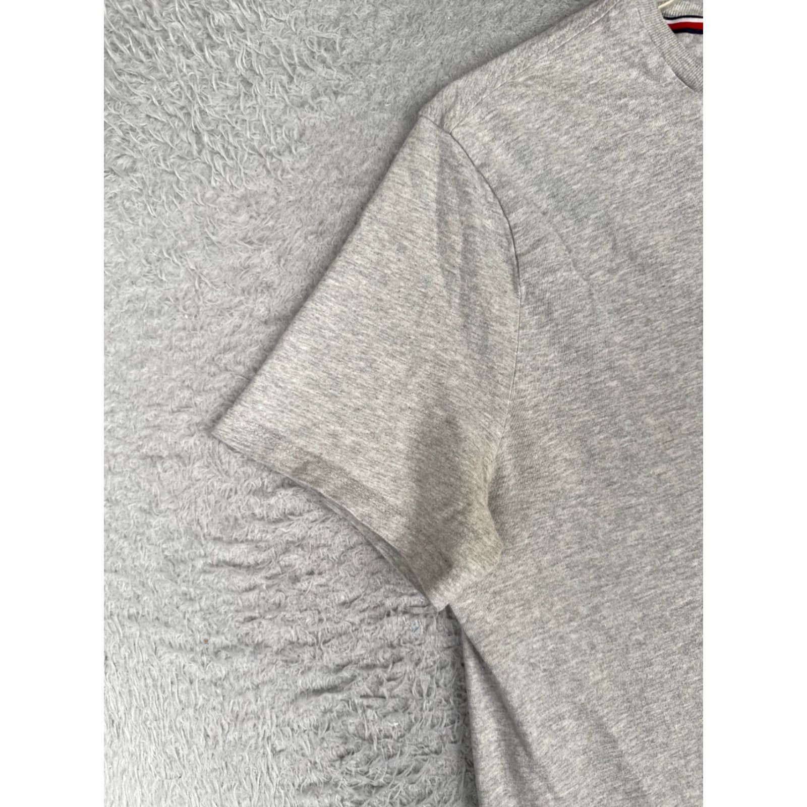 Tommy Hilfiger Tommy Hilfiger Shirt Adult Medium Gray Short Sleeve Crew Neck Pocket Cotton Logo Embroidered Men’s T-Shirt Size US M / EU 48-50 / 2 - 3 Thumbnail