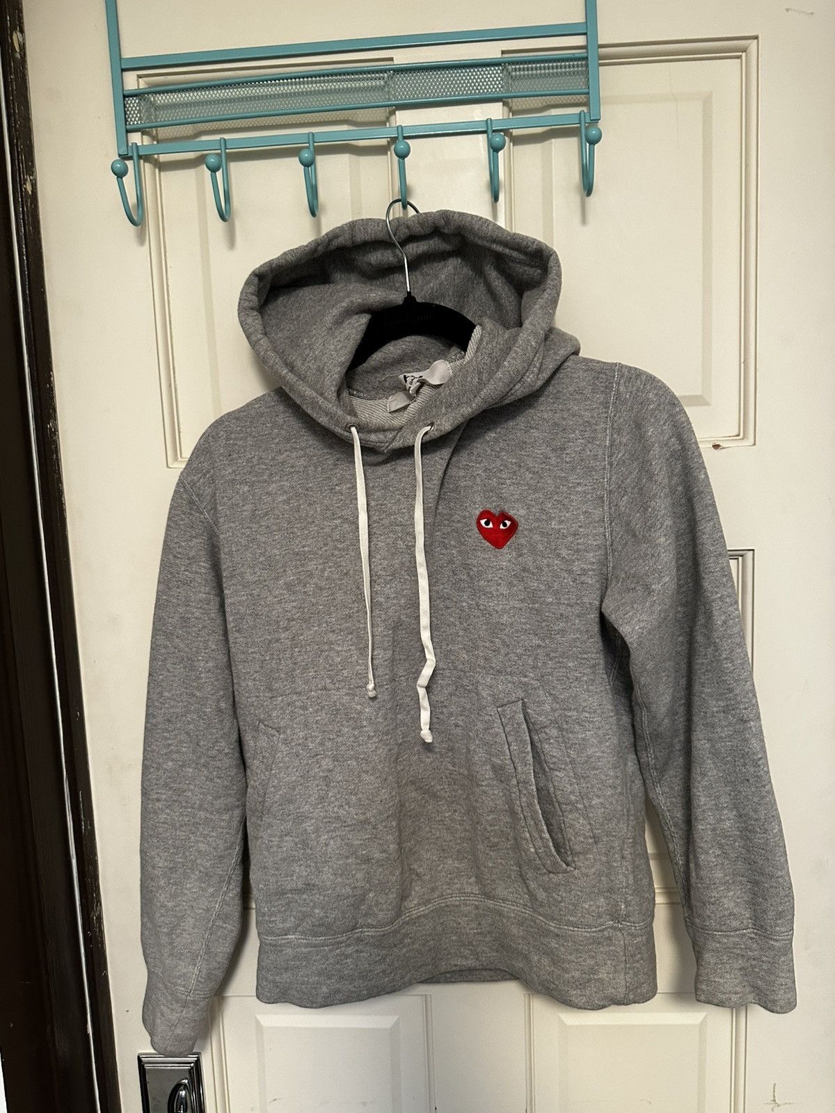 Comme des Garcons Commes des Garcons Grey pullover hoodie with red heart Size US S / EU 44-46 / 1 - 1 Thumbnail
