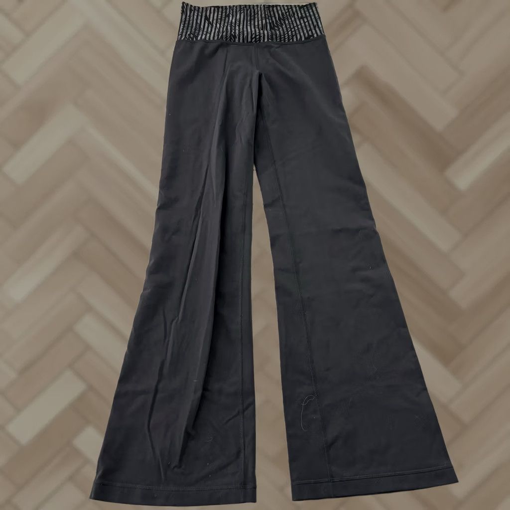 Lululemon Lululemon High Waisted Flare Leg Athletic Yoga Pants Women's 4 Regular Gray Regular Wide-Leg Yoga Pants Womens Gray 4 Athleisure Nike? Size 27" / US 4 / IT 40 - 1 Thumbnail