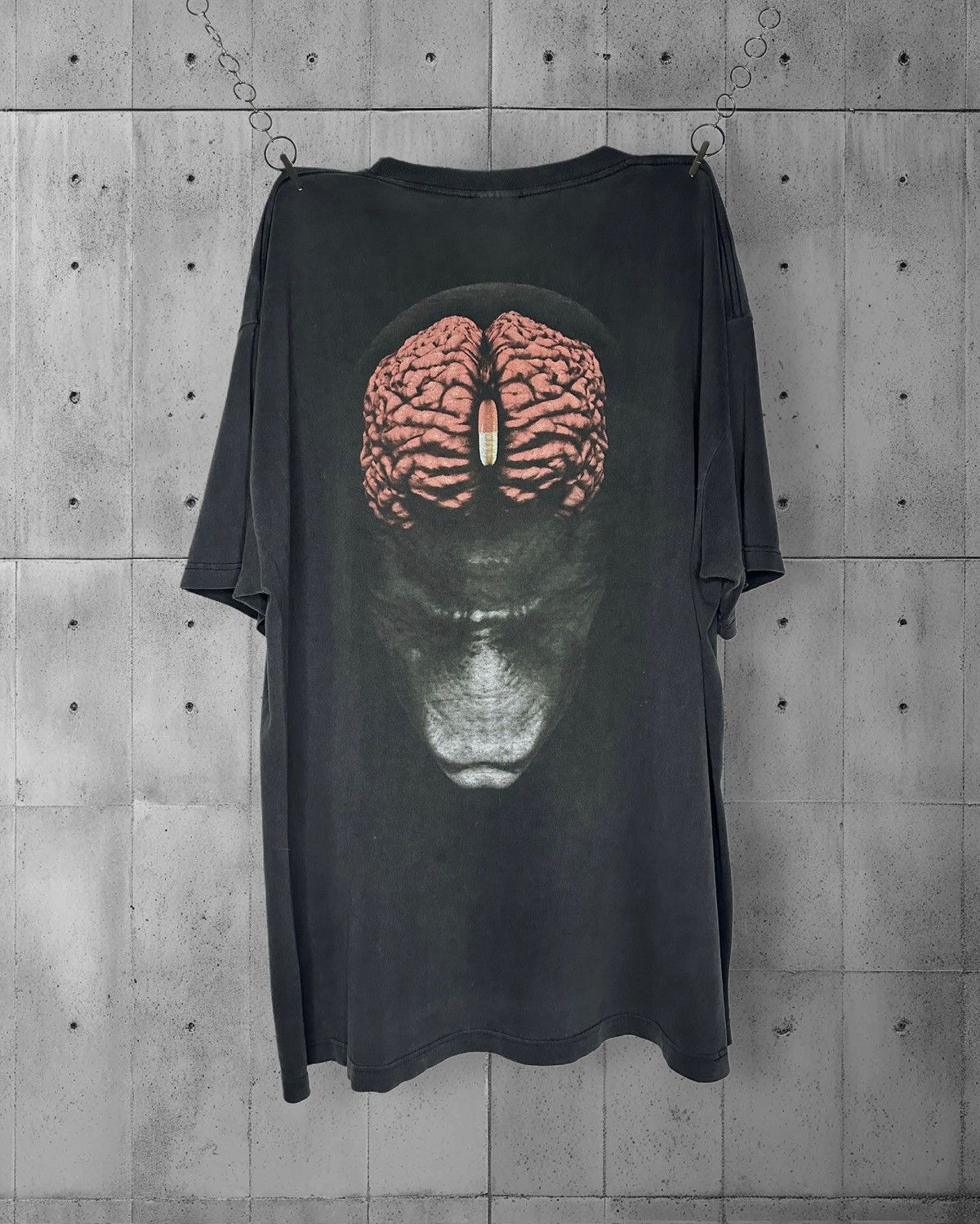 Band Tees Vintage Tool Band “ Pill Brain 1999 Band T-Shirt. Size US XL / EU 56 / 4 - 2 Thumbnail
