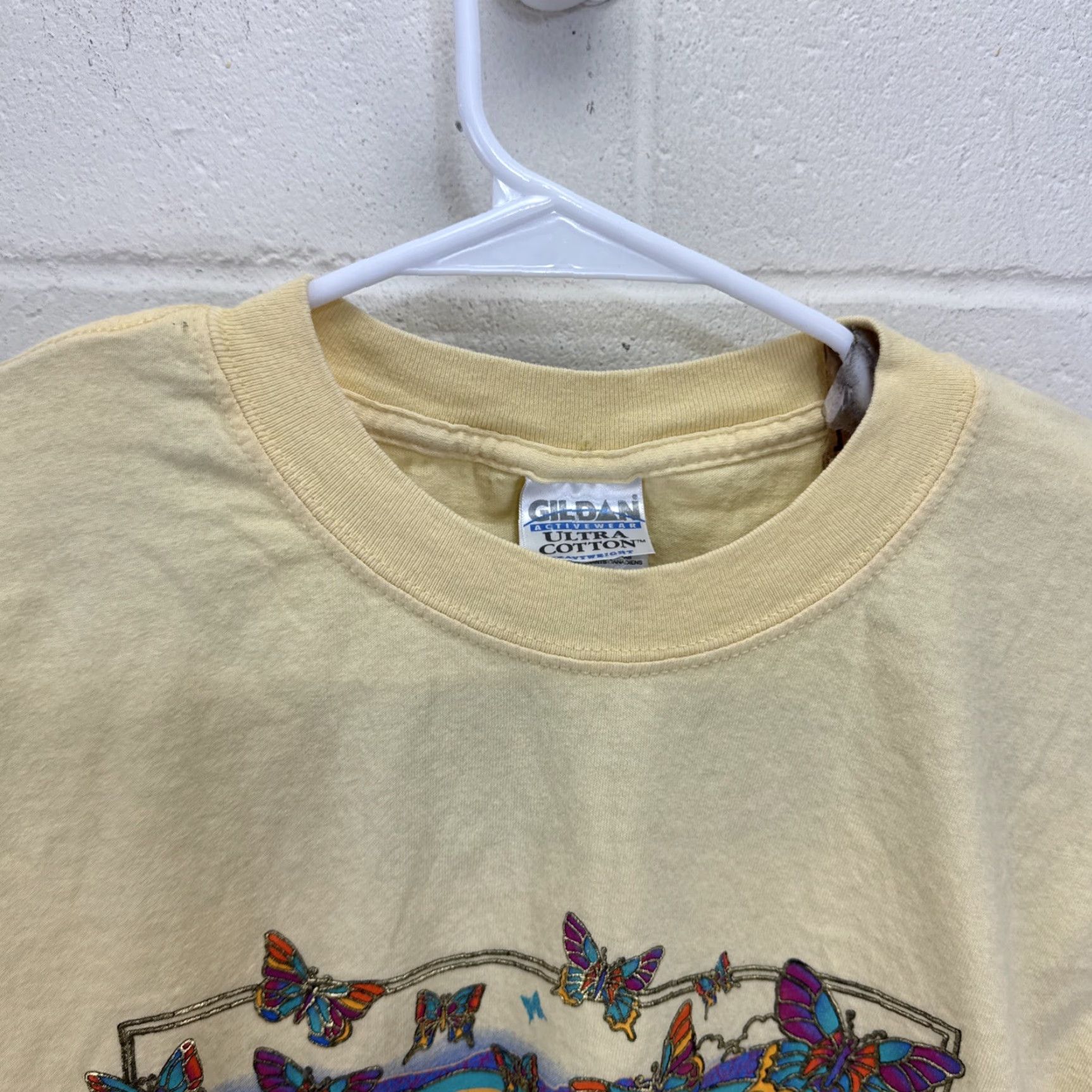 Gildan VINTAGE Butterflies Nature T Shirt Large Yellow Gildan Cotton Short Sleeve Crew Neck 90s Art Tee Unisex Adults Mens Womens Size US L / EU 52-54 / 3 - 4 Thumbnail