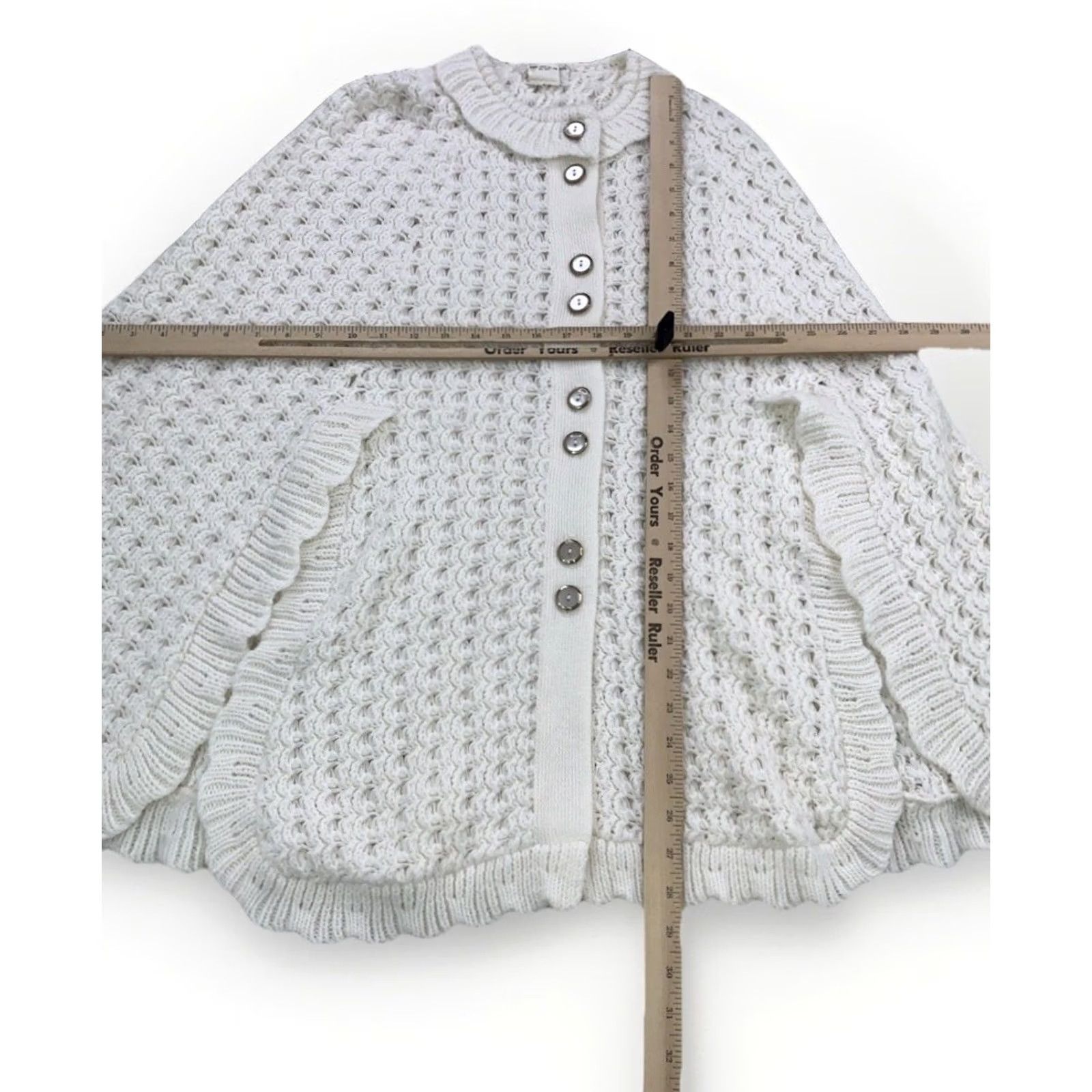 Vintage VINTAGE Sidney Gould Cape Womens One Size Ivory Knit USA Made 80s 90s Button Closure Cape for Casual Wear Size ONE SIZE - 3 Thumbnail