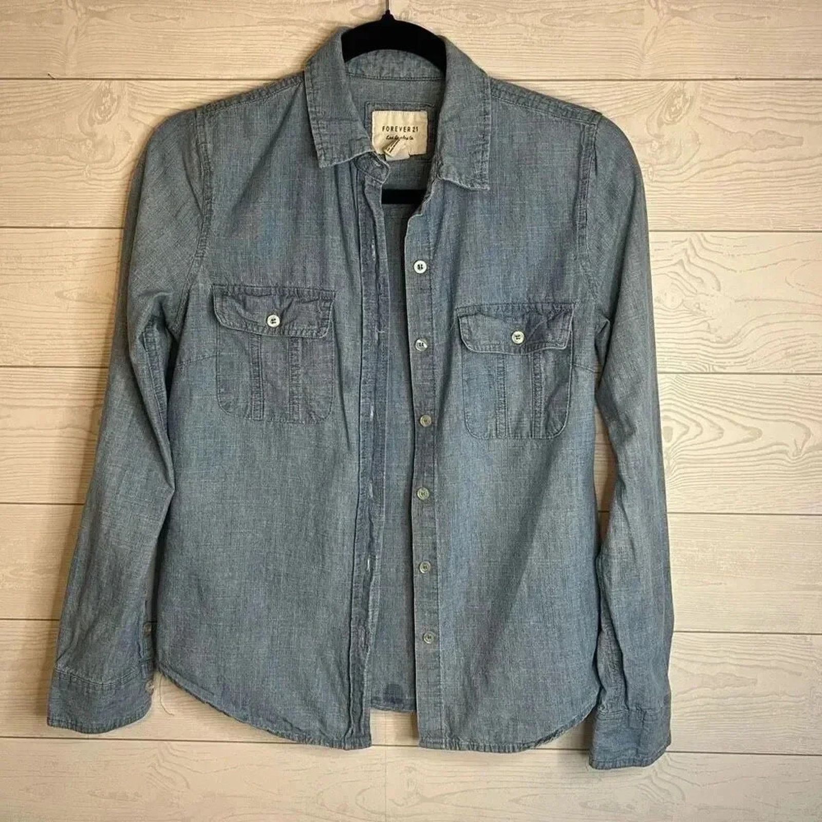 Forever 21 Forever 21 long sleeve denim button front shirt Size Small Size S / US 4 / IT 40 - 1 Thumbnail