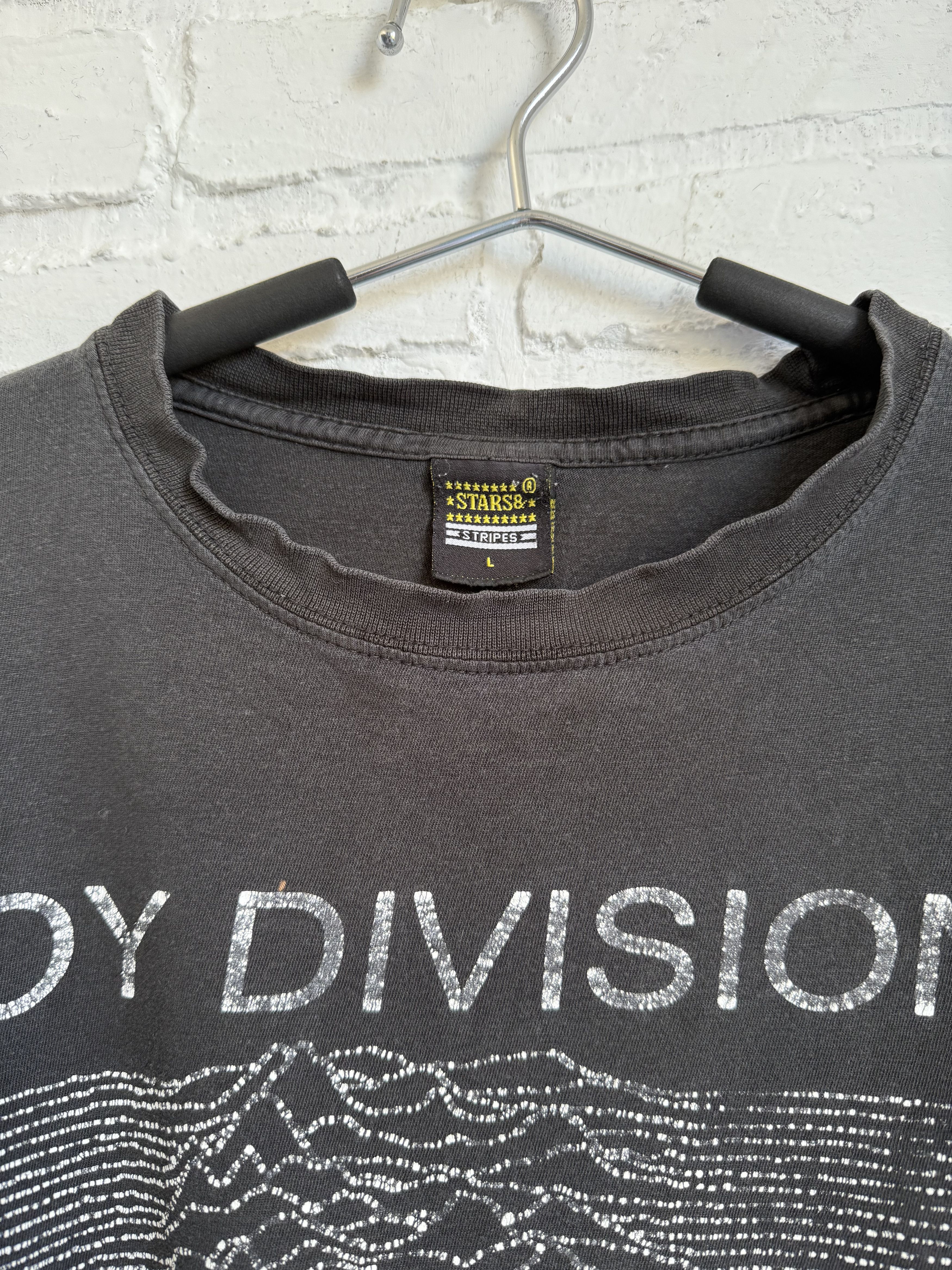 Band Tees Vintage 90s 2000s Joy Division Unknown Pleasures t-shirt Size US L / EU 52-54 / 3 - 2 Thumbnail