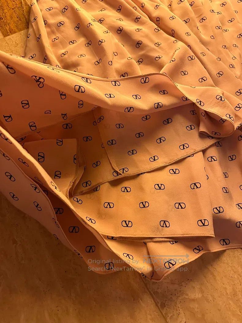 Valentino Valentino The silk skirt is full of logo prints Size XS / US 0-2 / IT 36-38 - 3 Thumbnail