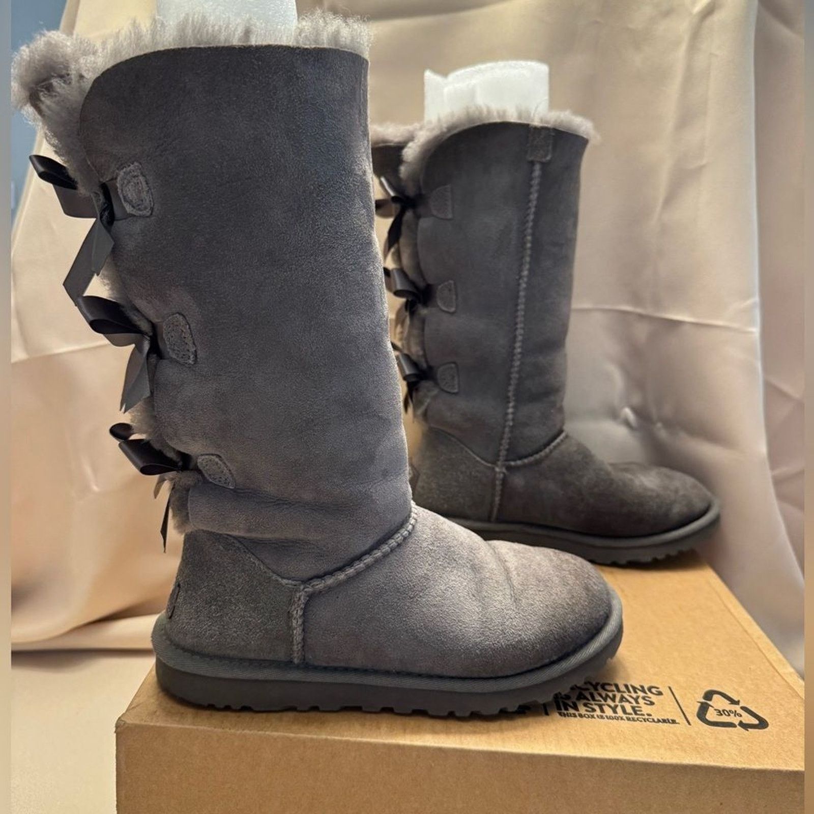 Ugg UGG Bailey Bow Tall II Gray Suede Sheepskin Fur Lined 5 Size US 5 / IT 35 - 6 Thumbnail