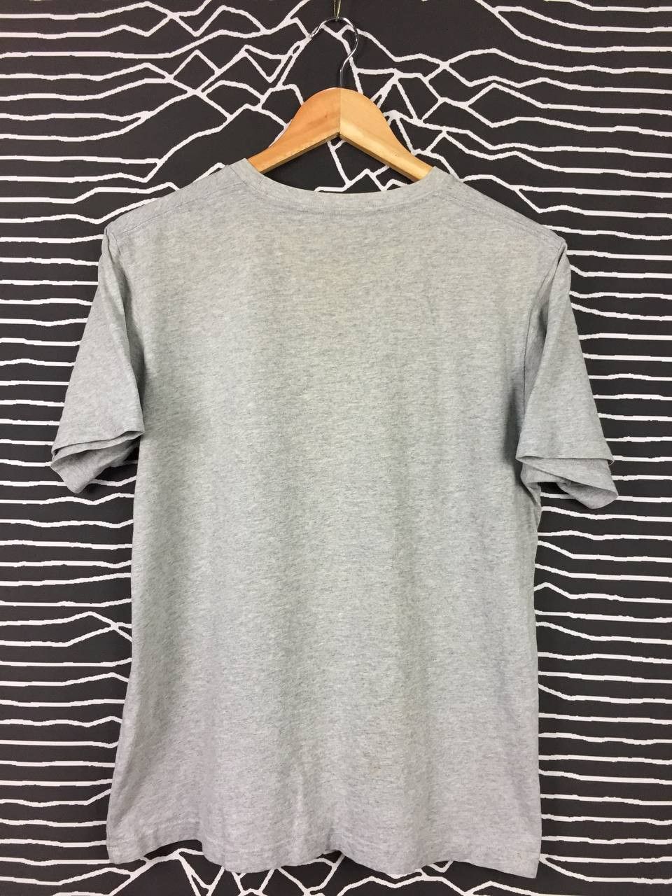 Uniqlo Uniqlo Medicom Toy Bearbrick Peeking Pocket Tee Size US M / EU 48-50 / 2 - 6 Thumbnail