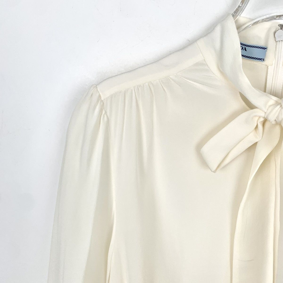 Prada Prada Off-white Bow Tie Silk Long Sleeve Shirt K26WX Size M / US 6-8 / IT 42-44 - 3 Thumbnail