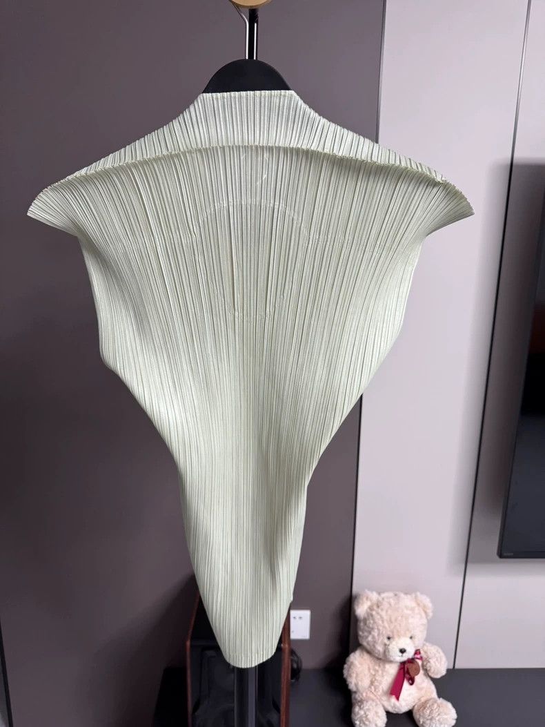 Issey Miyake Issey Miyake size:5 Beige asymmetrical sleeveless top Size M / US 6-8 / IT 42-44 - 2 Thumbnail
