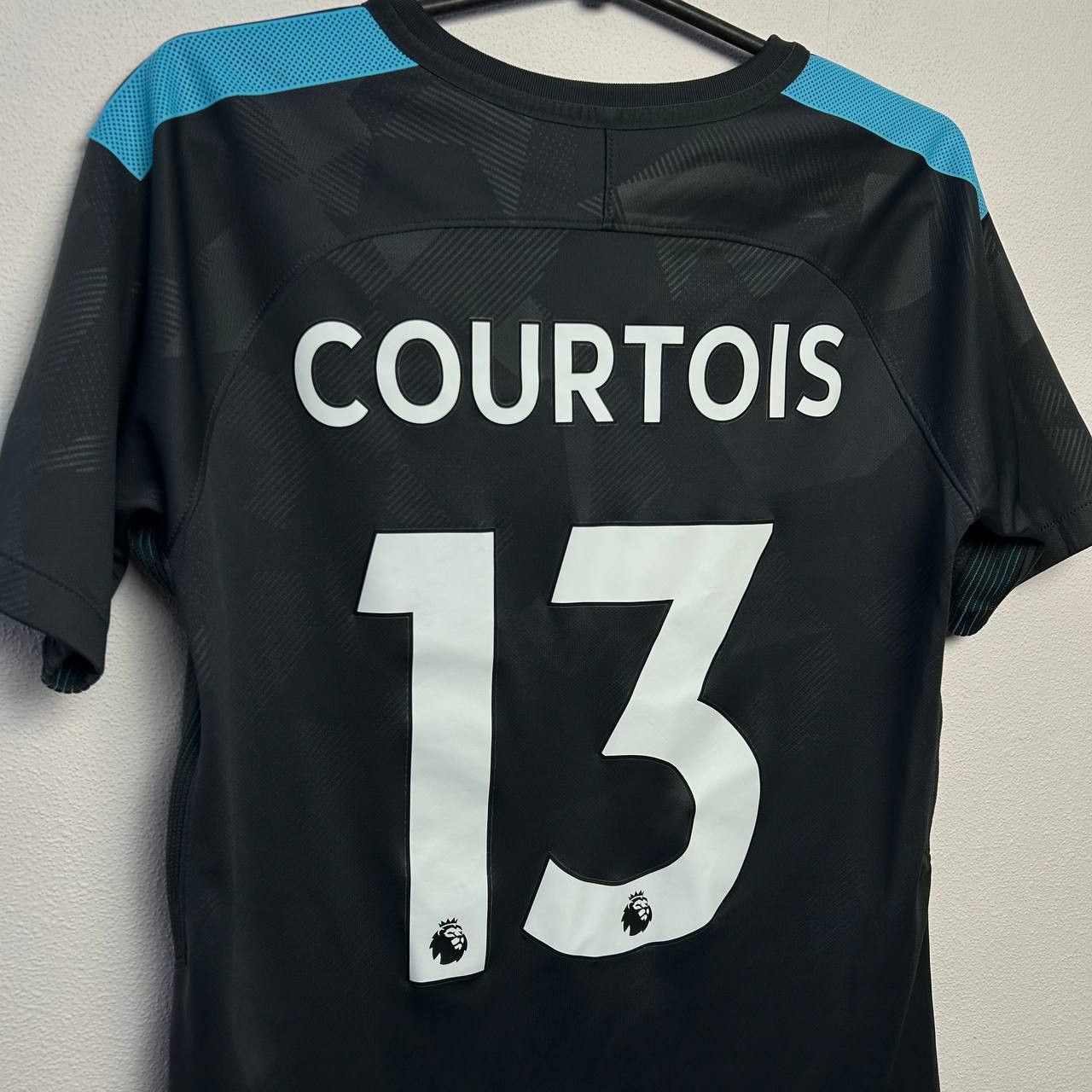 Nike Nike FC Chelsea 13 Courtois player 2017 home soccer jersey Size US S / EU 44-46 / 1 - 11 Thumbnail