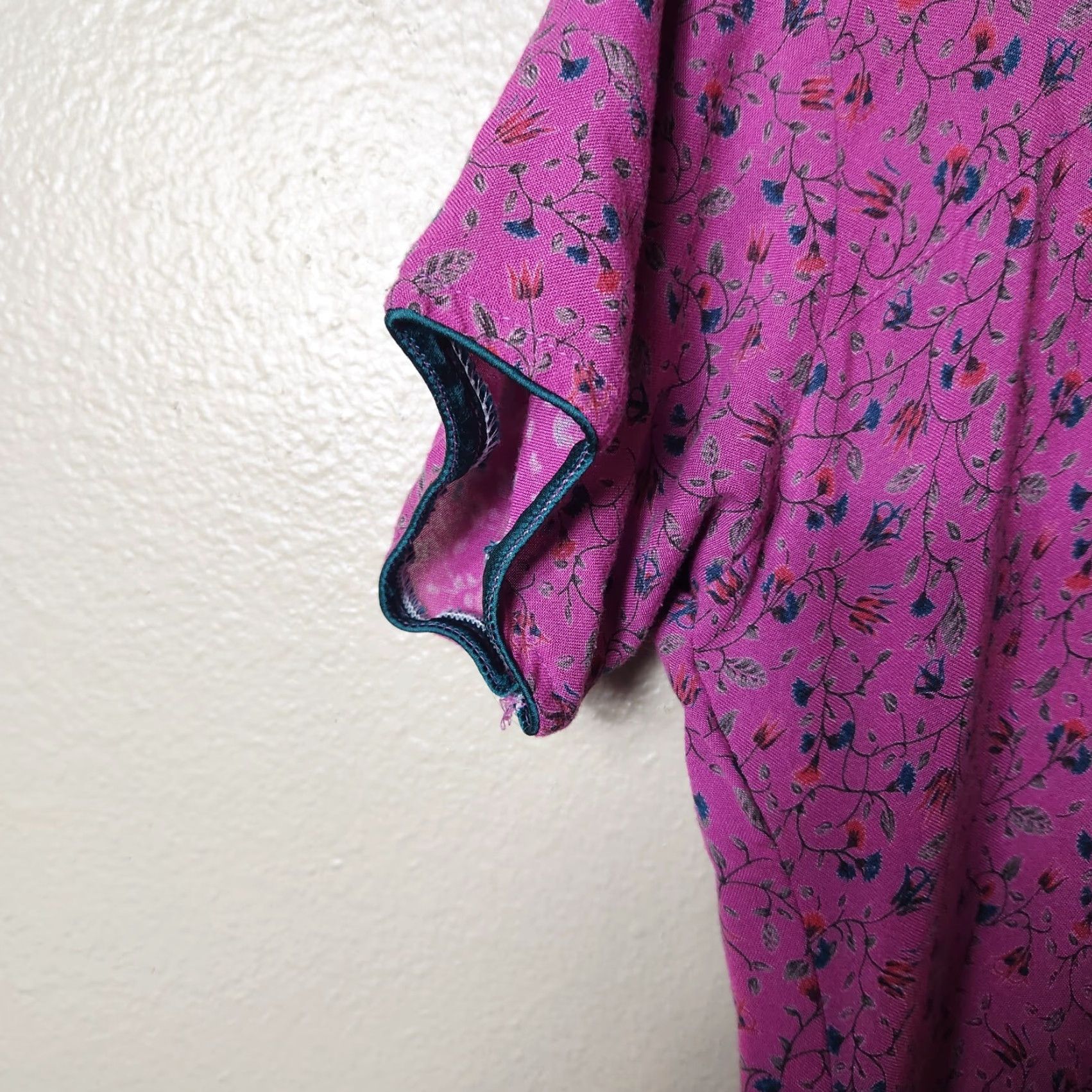 Vintage VINTAGE Zenia Ditsy Floral Dark Fuchsia Short Sleeve Maxi Nightgown-Size L Size 36" / US 14 / IT 50 - 8 Thumbnail
