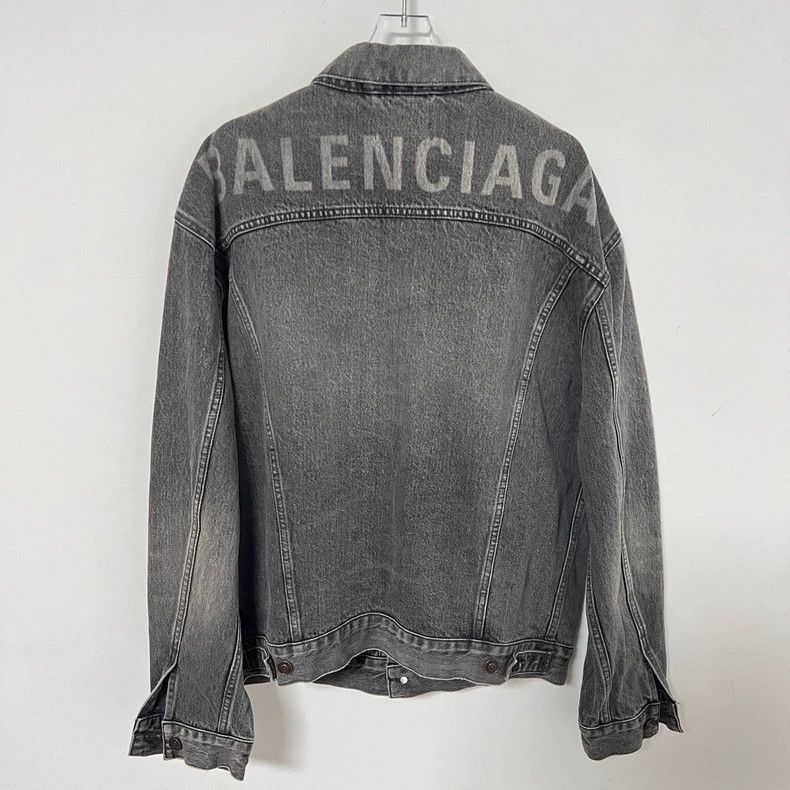 Balenciaga Balenciaga size 44 Back logo denim jacket Size US S / EU 44-46 / 1 - 3 Thumbnail