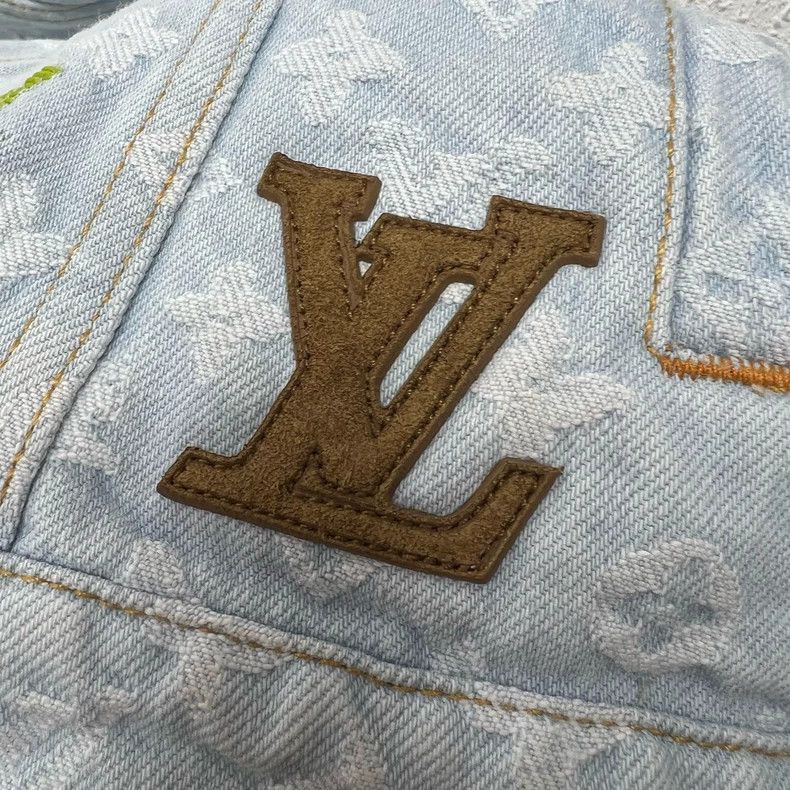 Louis Vuitton Louis Vuitton Full print denim jacket Size US M / EU 48-50 / 2 - 3 Thumbnail