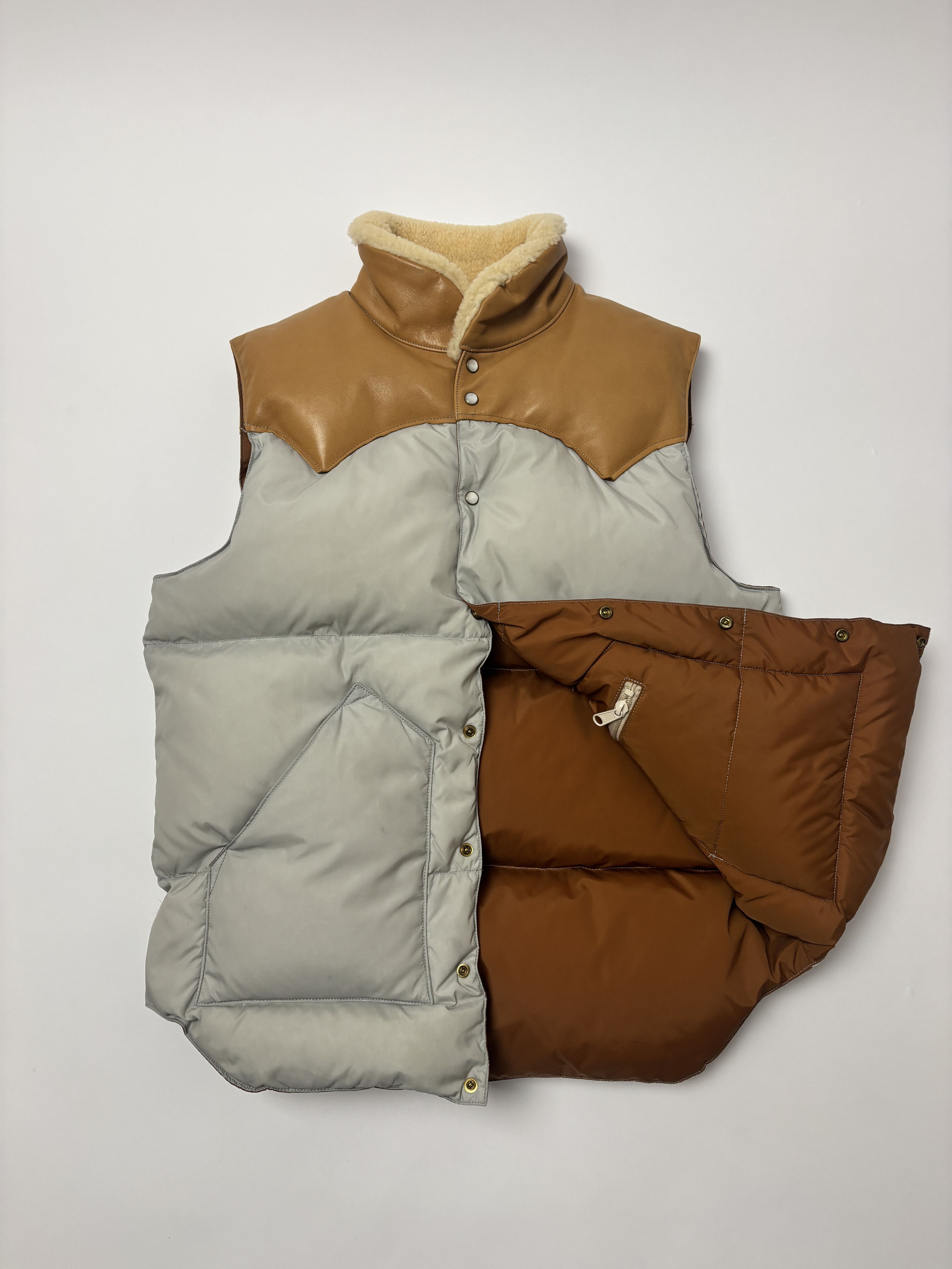 Rocky Mountain Featherbed Rocky Mountain Featherbed Vest Grey Leather Yoke Size 42 Size US L / EU 52-54 / 3 - 6 Thumbnail