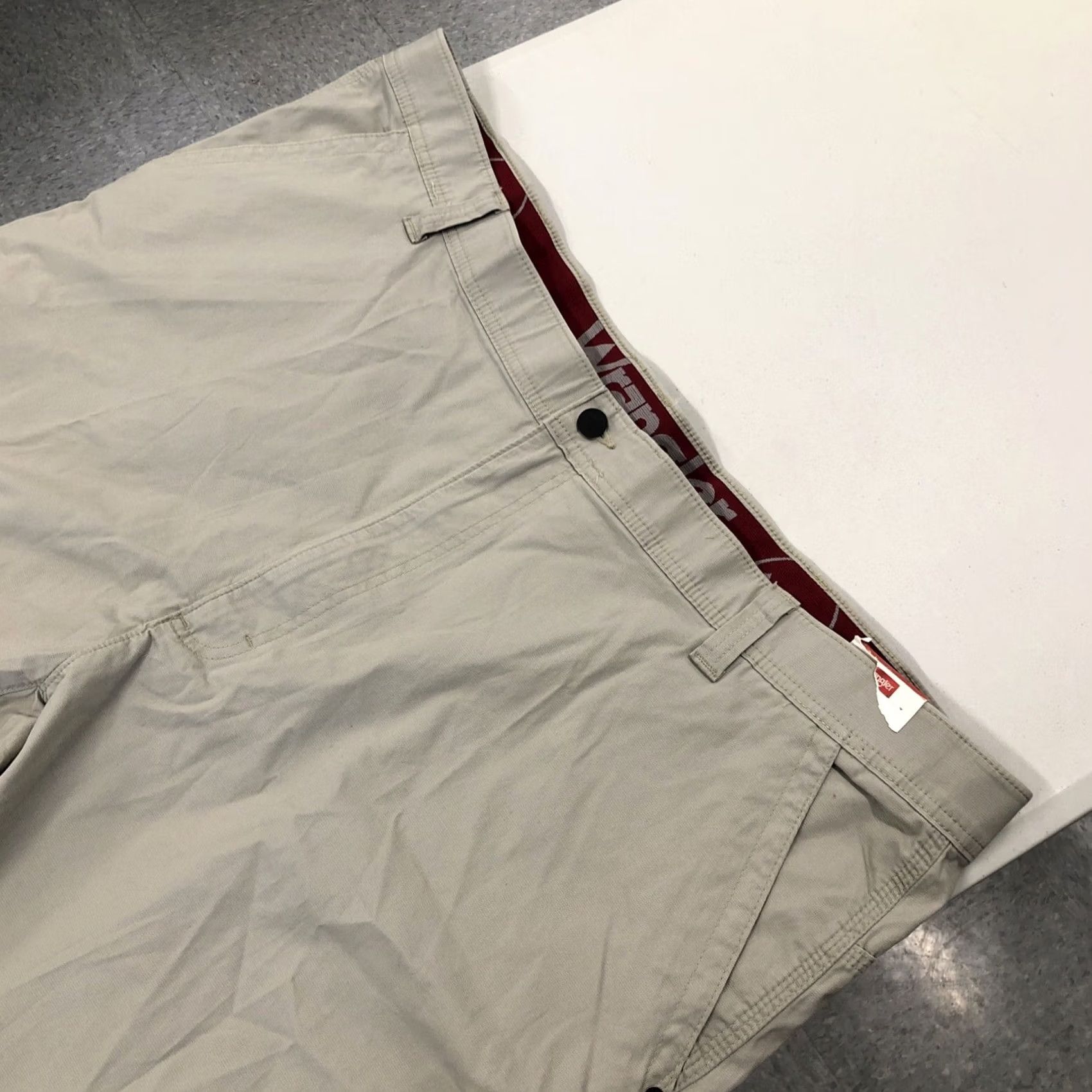 Wrangler Wrangler Mountain 48 X 9 Lightweight Outdoor Hiking Utility Shorts Mens Big & Tall Cargo Pockets Beige 48 Classic Outdoor Size US 32 / EU 48 - 2 Thumbnail