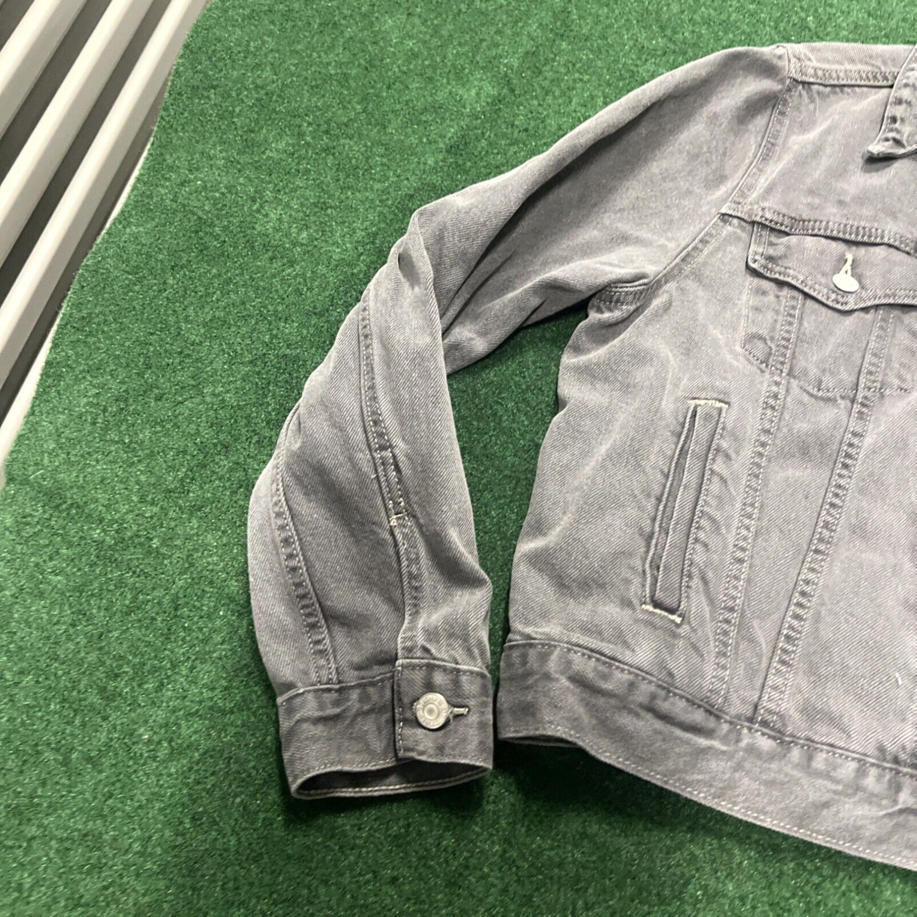 Levi's Levi's Women's Size XL Black Trucker Denim Jean Jacket Faded Washed Look Size 40" / US 18 - 2 Thumbnail