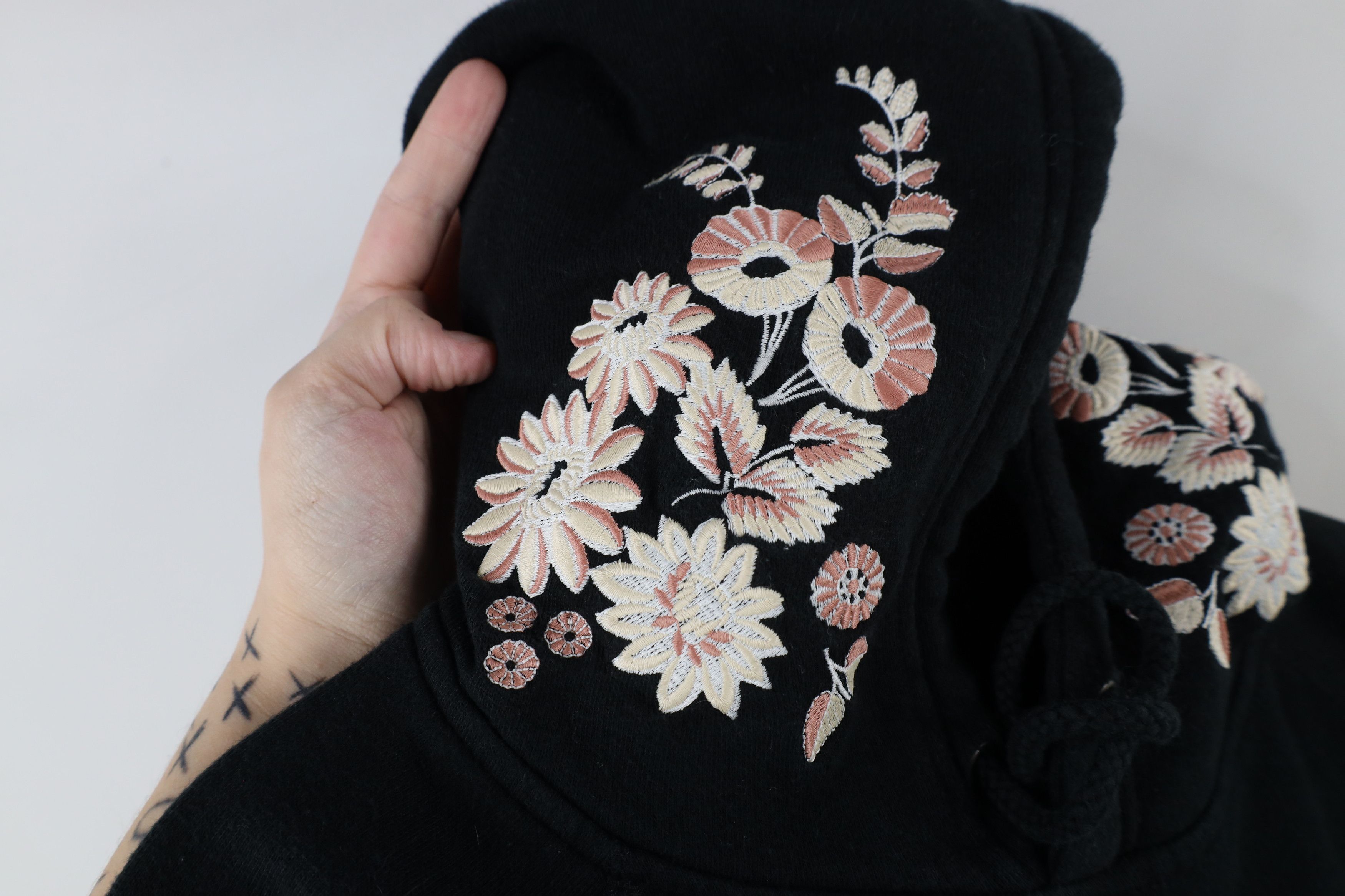 Obey × Vintage Vintage Obey Propaganda Spell Out Flower Hoodie Sweatshirt Size M / US 6-8 / IT 42-44 - 9 Thumbnail