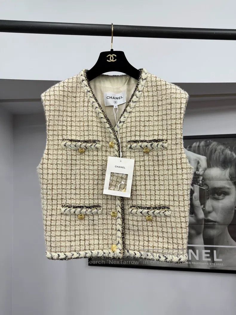 Chanel Chanel 25K new tweed plaid vest jacket Size XS / US 0-2 / IT 36-38 - 1 Thumbnail