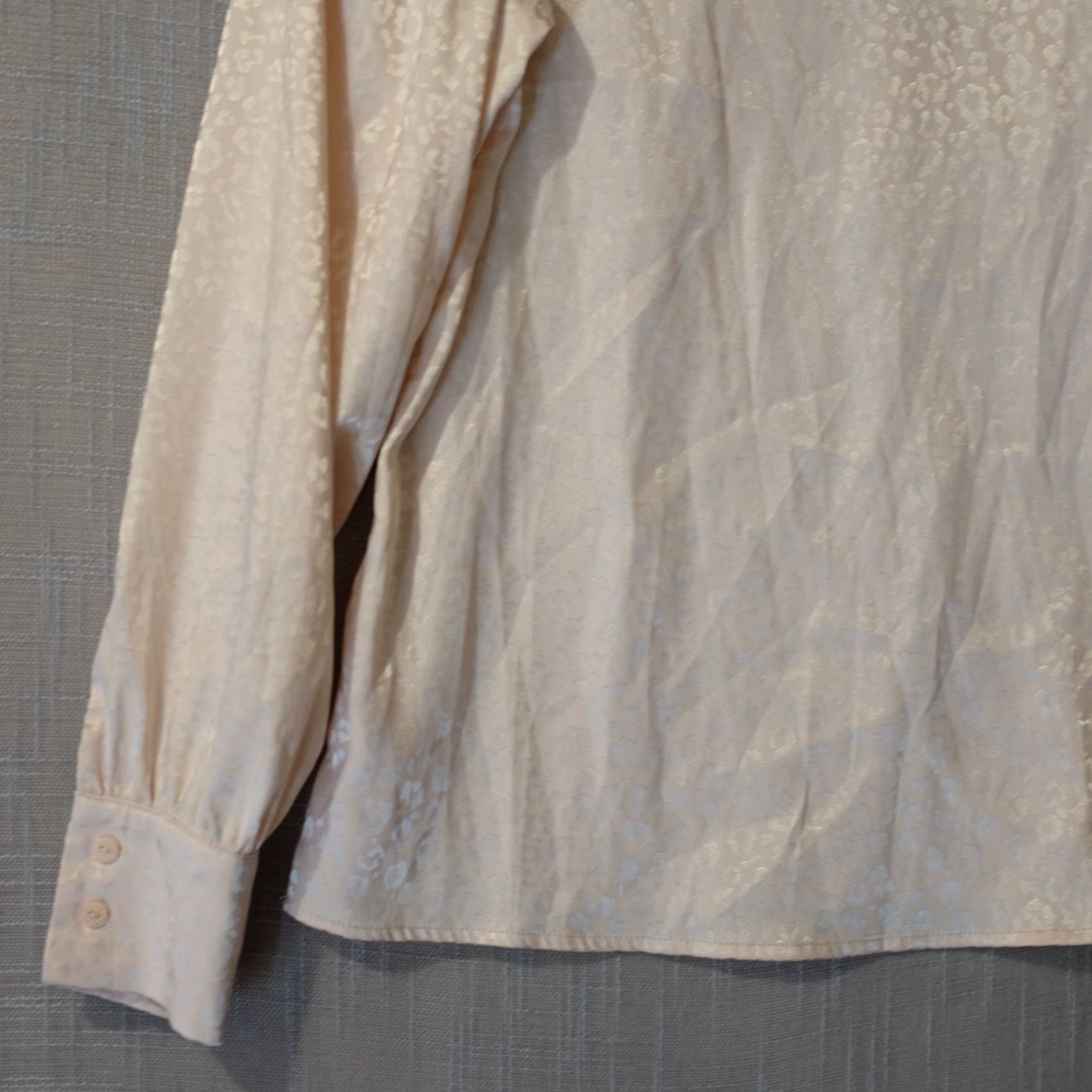 Vintage Sincerely Jules Animal Print Silky Top Pale Pink Lightweight Womens M Blouse Shirt Puff Sleeve Crew Neck Satin Polyester/Spandex Vintage No Size M / US 6-8 / IT 42-44 - 3 Thumbnail