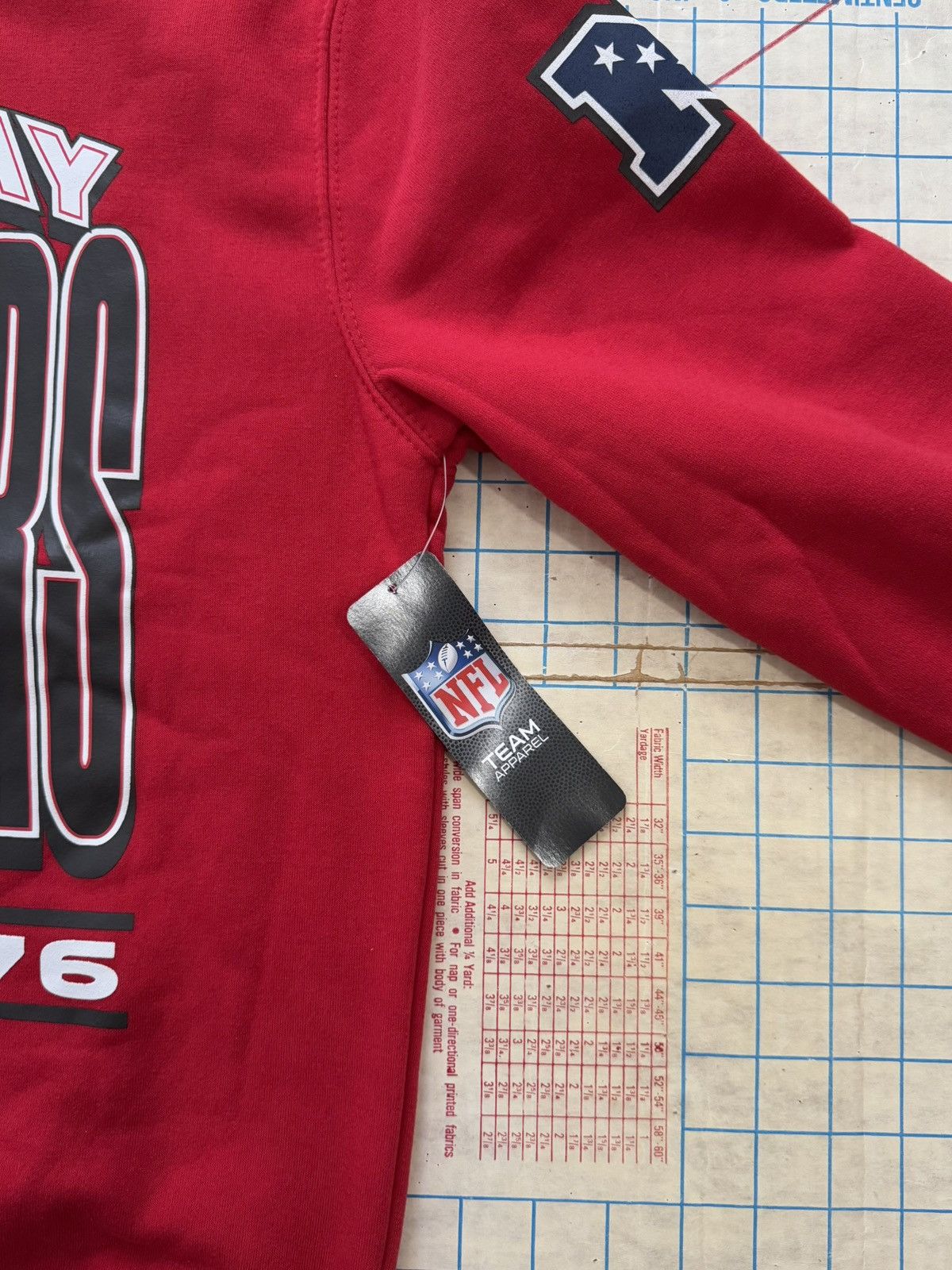 NFL NFL Team Apparel Tampa Bay Buccaneers Crewneck New With Tag Size US M / EU 48-50 / 2 - 6 Thumbnail