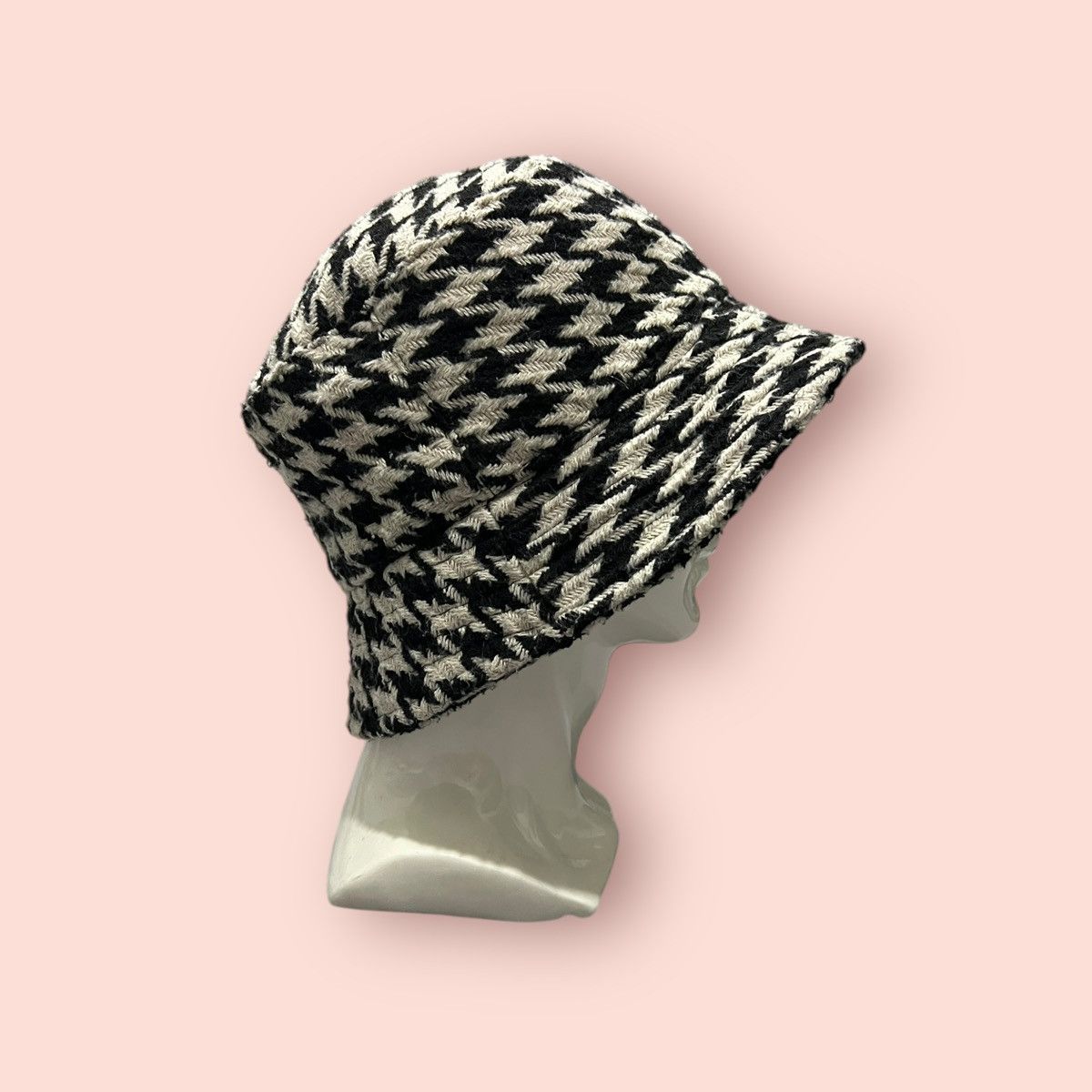 Edition Japan × H&M × L.O.G.G. VINTAGE H&M HOUNDSTOOTH BUCKET HAT Size ONE SIZE - 5 Thumbnail