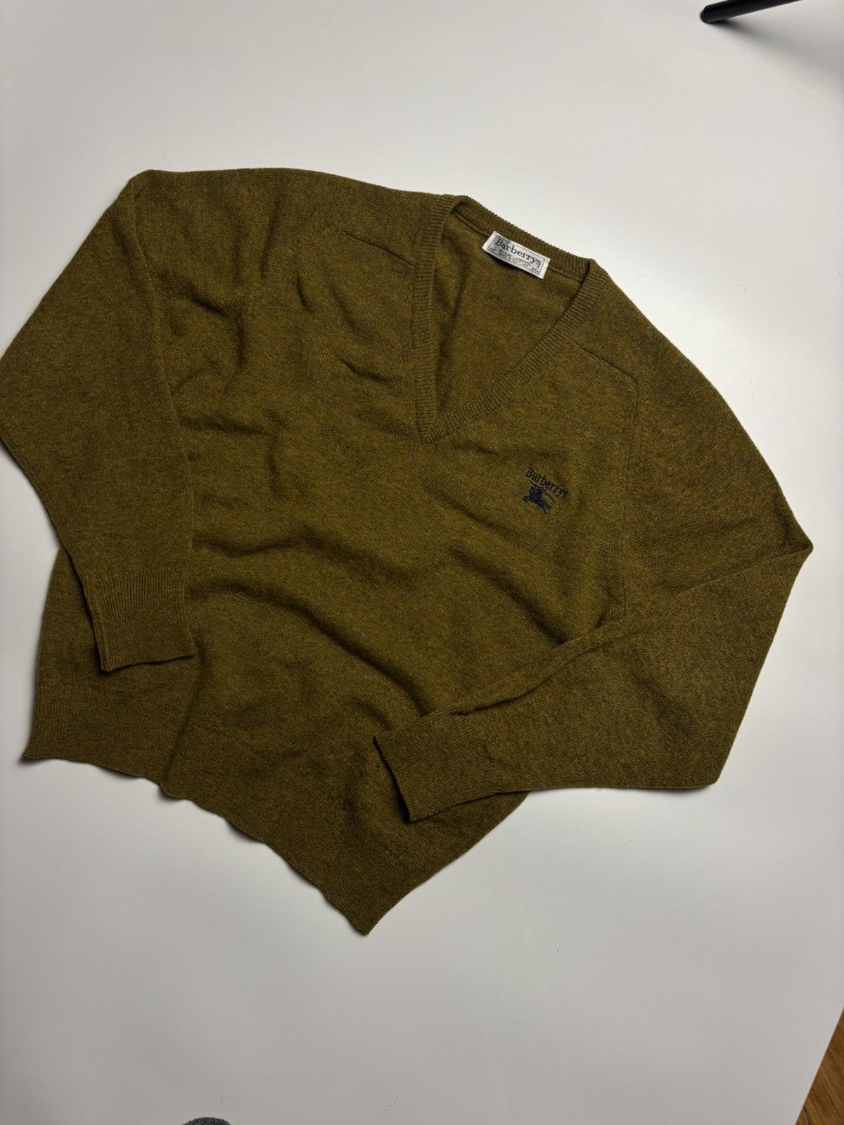 Burberry Burberrys vibtage v-neck sweater 90’s old money style Size US M / EU 48-50 / 2 - 3 Thumbnail