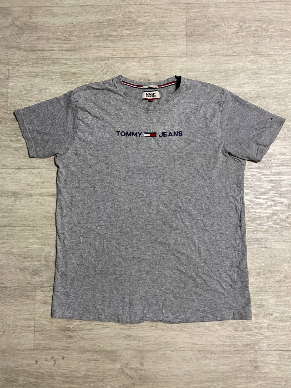 Tommy Hilfiger Tommy Jeans basic logo gray tee Size US XL / EU 56 / 4 - 1 Thumbnail