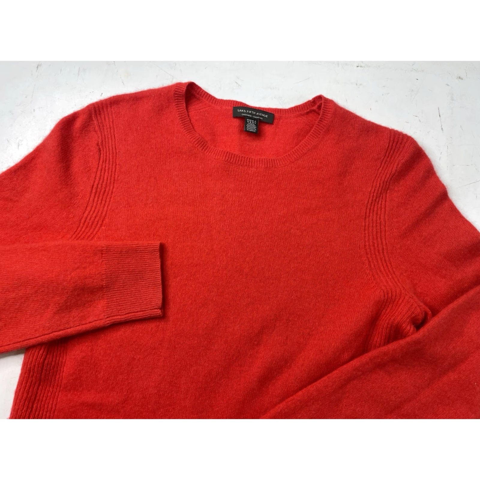 Saks Fifth Avenue Saks Fifth Avenue 100% Cashmere Sweater Womens Medium Red Crewneck Pullover Knit Classic Lightweight Casual Workwear Holiday Size M / US 6-8 / IT 42-44 - 2 Thumbnail
