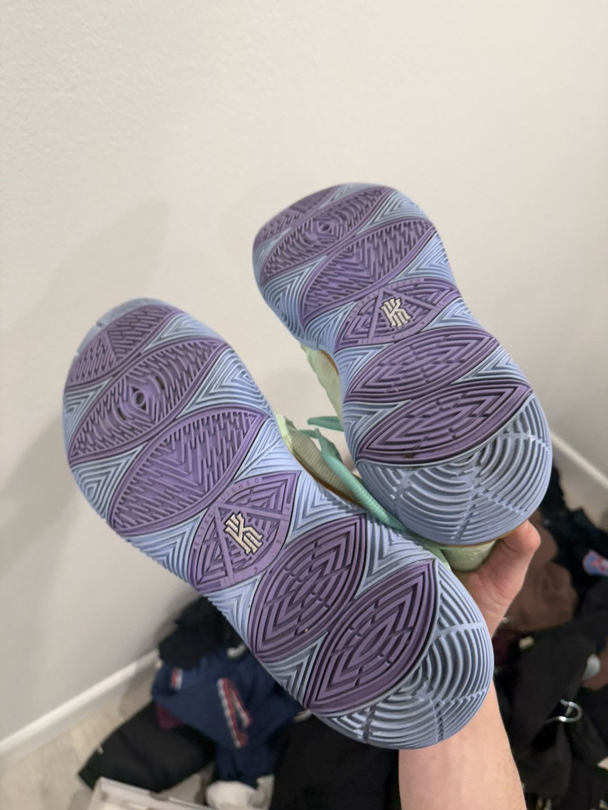 Nike Nike Kyrie 5 SquidWard Size US 12 / EU 45 - 8 Thumbnail