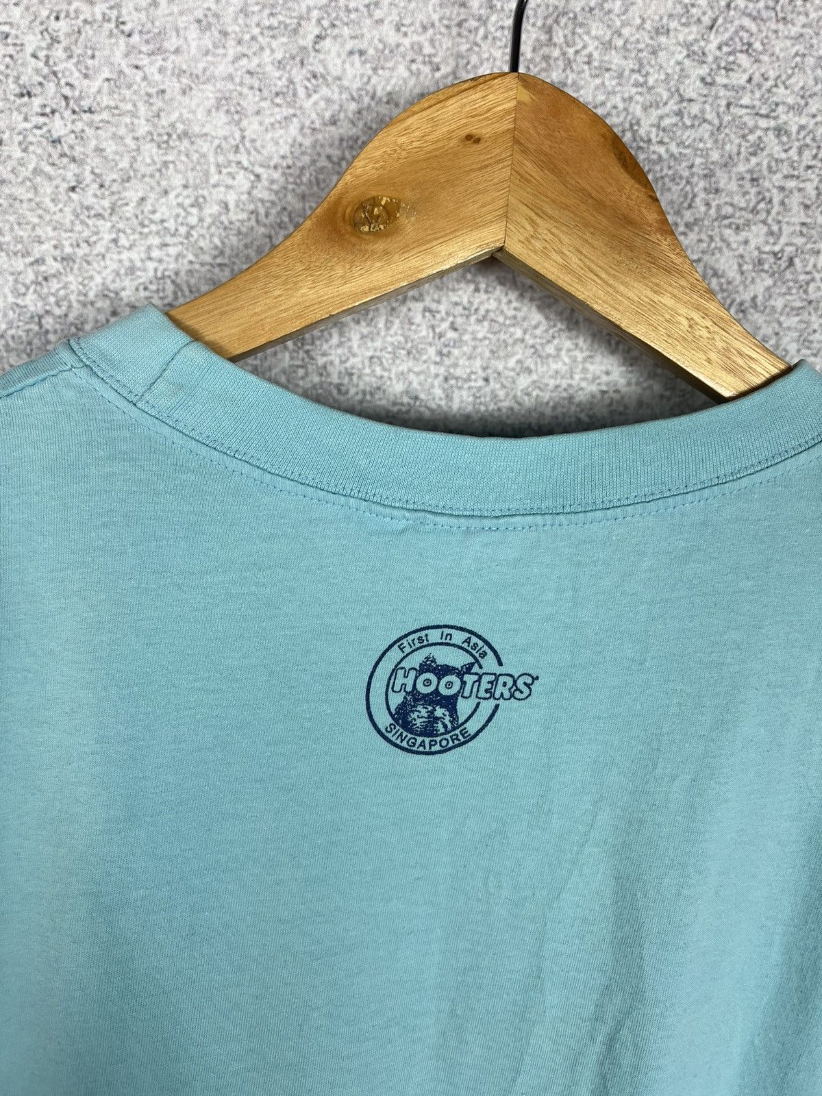Vintage Vintage 90s Hooters Bikini Inspector Humor Tee Size US M / EU 48-50 / 2 - 6 Thumbnail