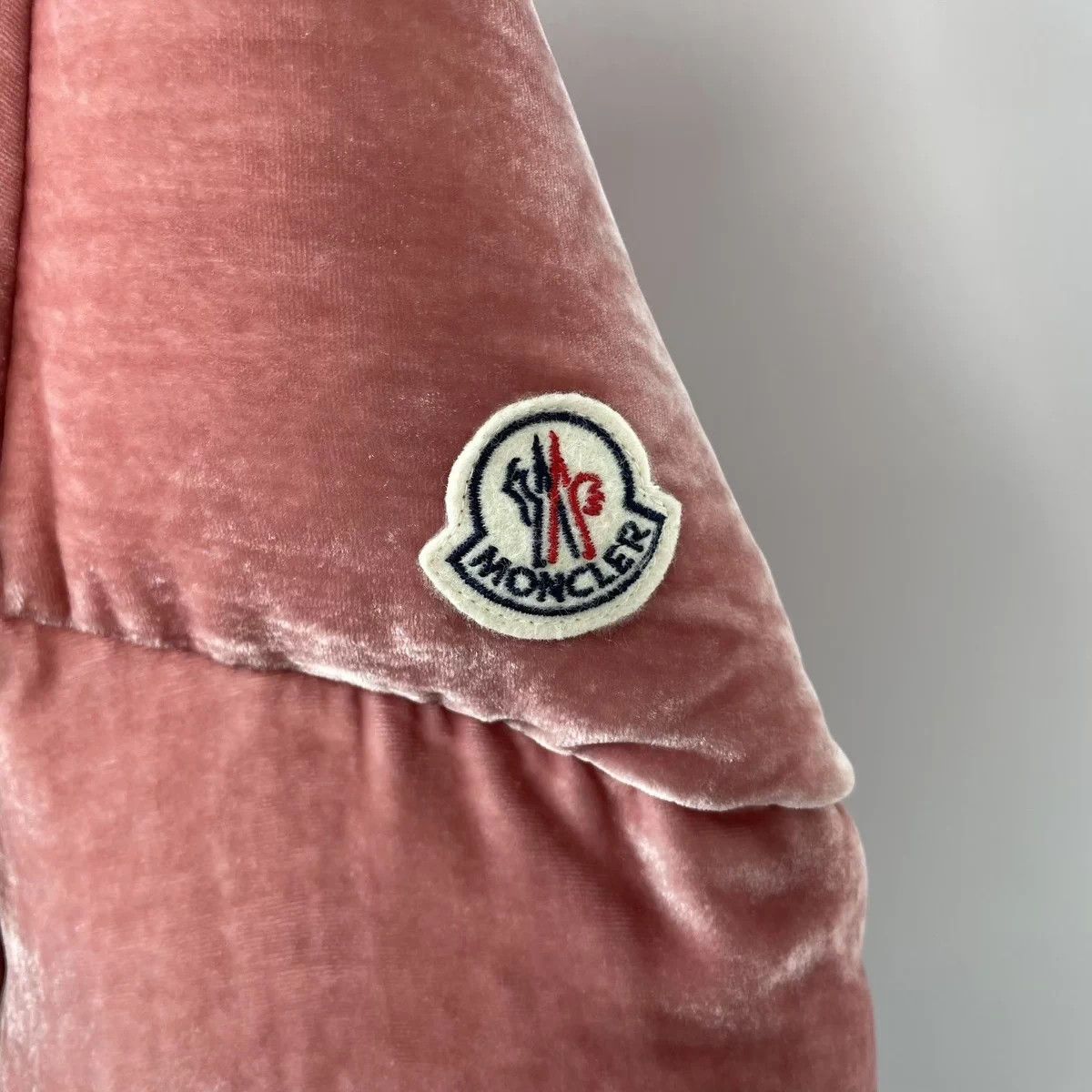 Moncler MONCLER velvet down jacket 0 mauve pink Size XS / US 0-2 / IT 36-38 - 4 Thumbnail