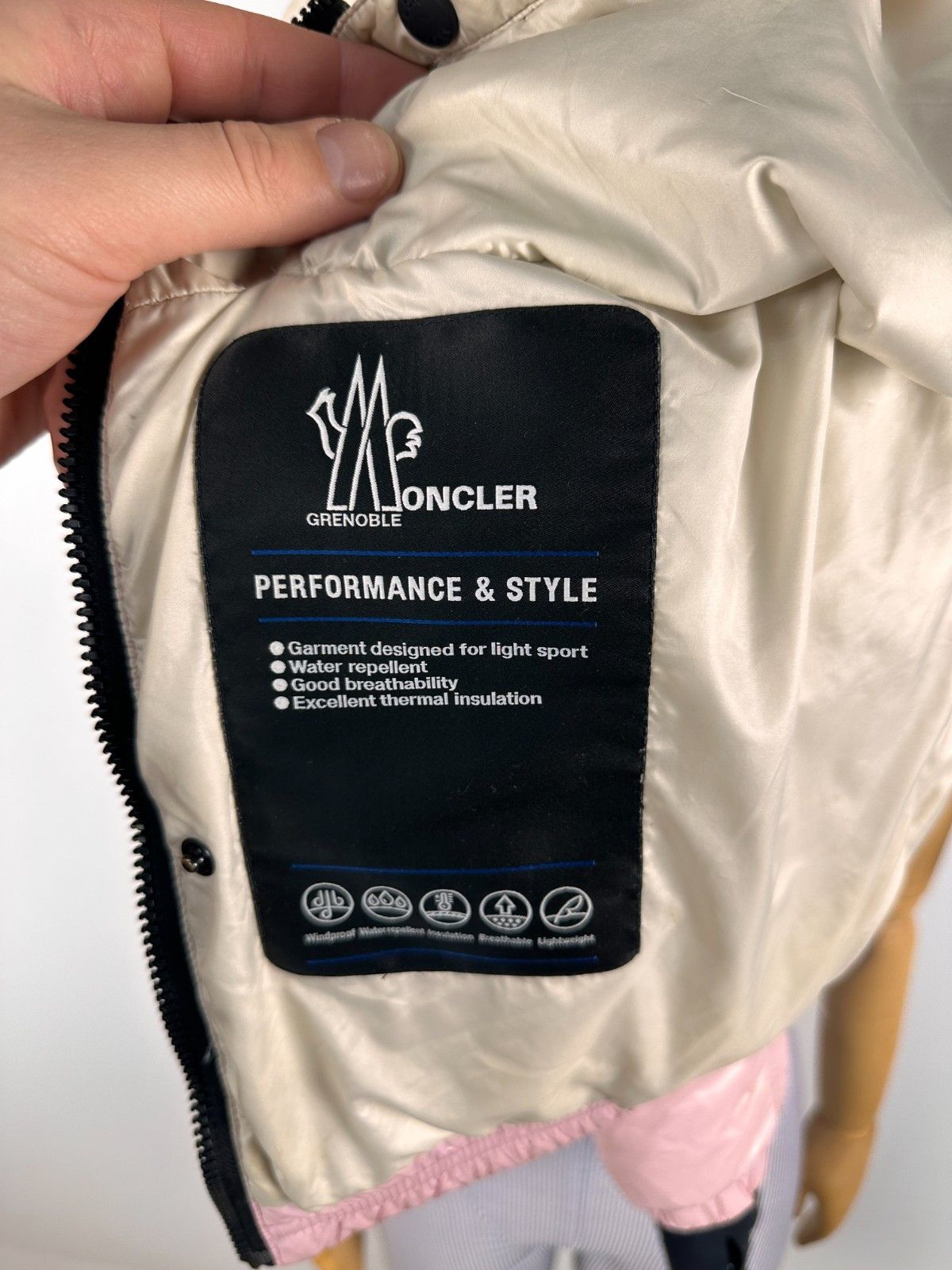 Moncler Grenoble Moncler Grenoble Down Puffer Jacket Pink Size Kids 12 Years Size XS / US 0-2 / IT 36-38 - 16 Thumbnail