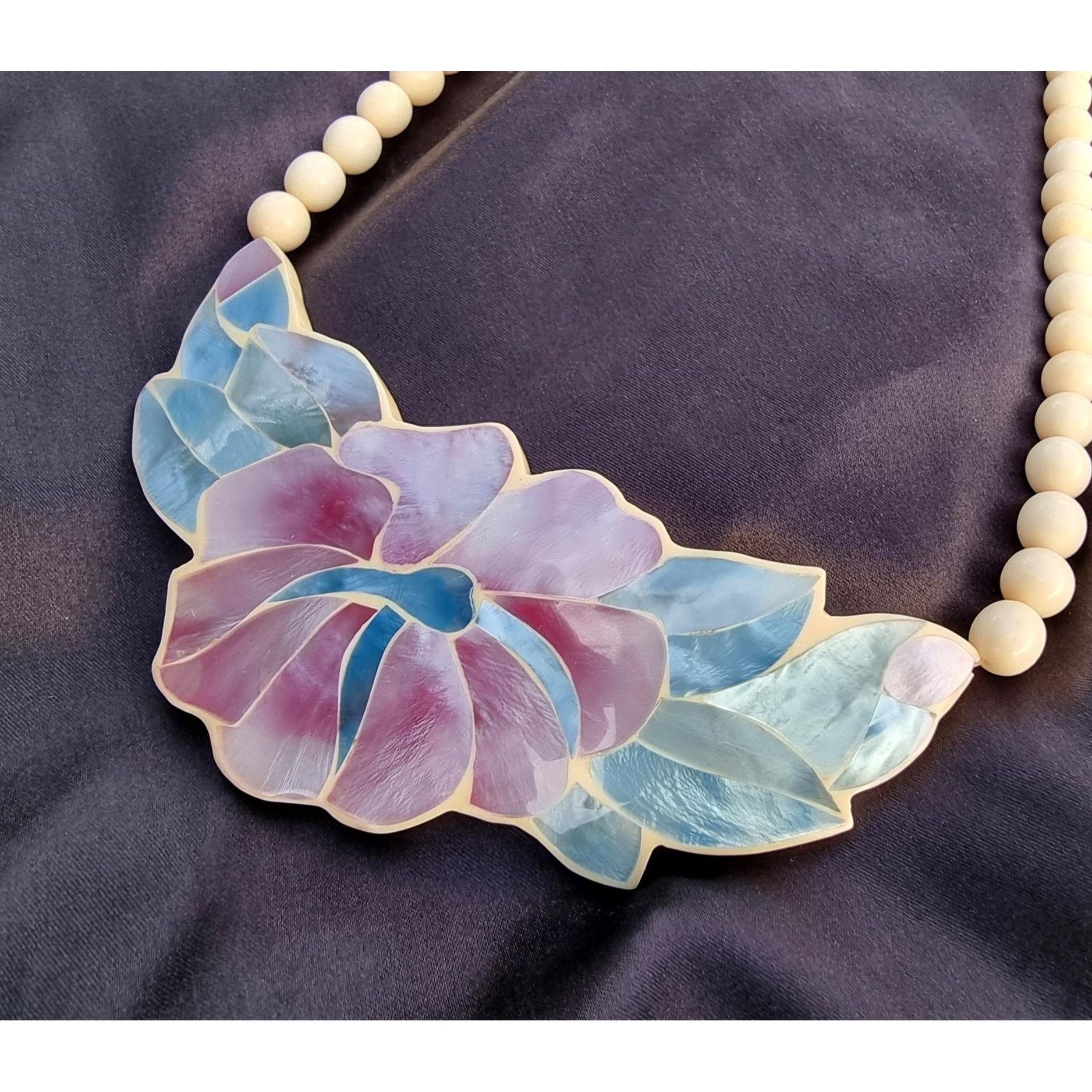 Vintage Vintage 1970s White Beaded Large Flower Statement Pendant Ne Size ONE SIZE - 1 Thumbnail