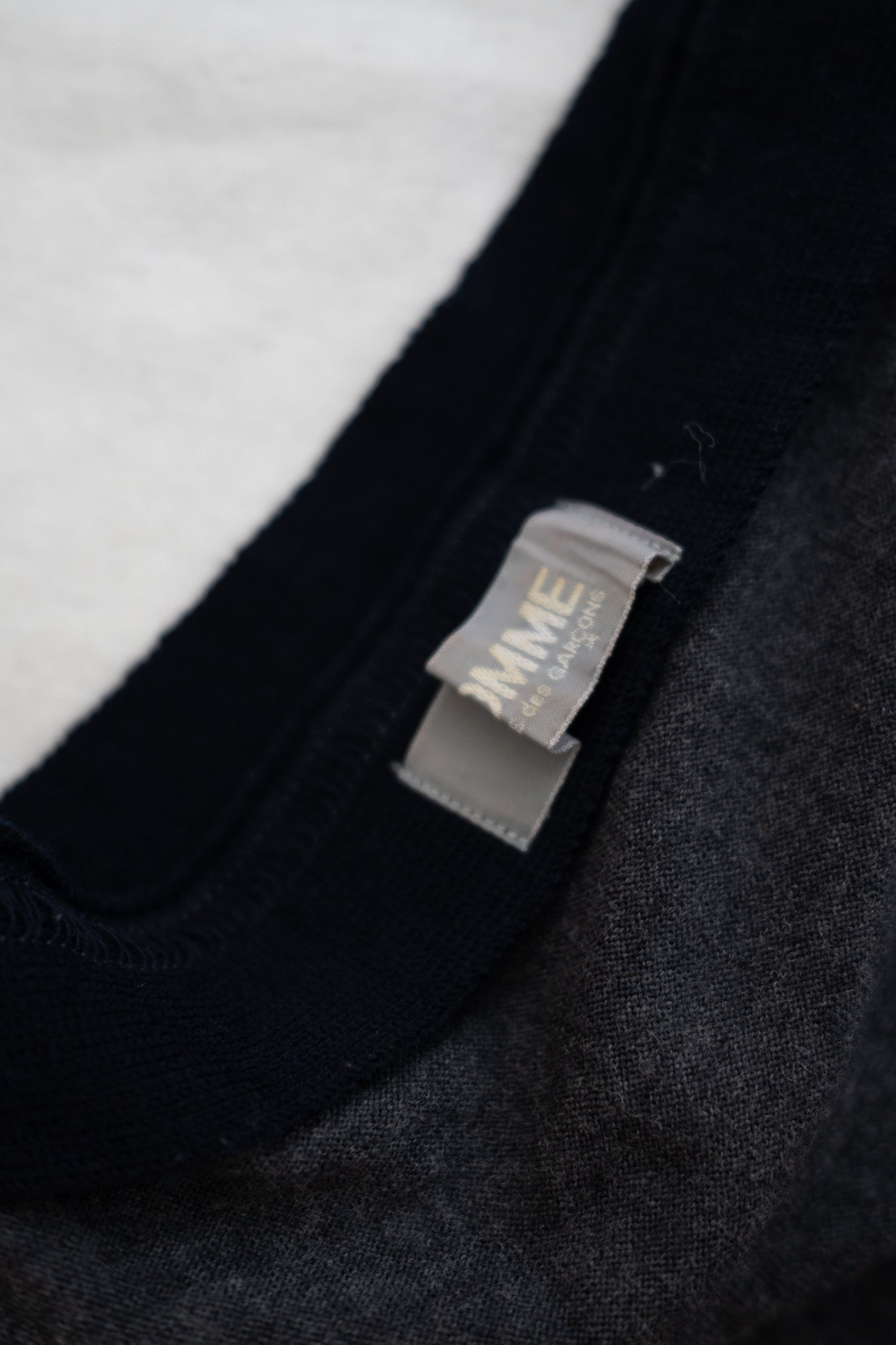 Comme des Garcons Homme 1980s COMME DES GARCONS HOMME DISTRESSED SPELLOUT SWEATSHIRT Size US M / EU 48-50 / 2 - 9 Thumbnail