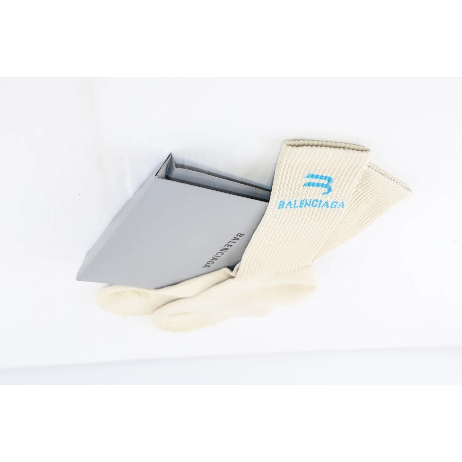 Balenciaga o1rshd1 Q:2 / Size: XL / Logo Socks in Beige Size ONE SIZE - 2 Thumbnail