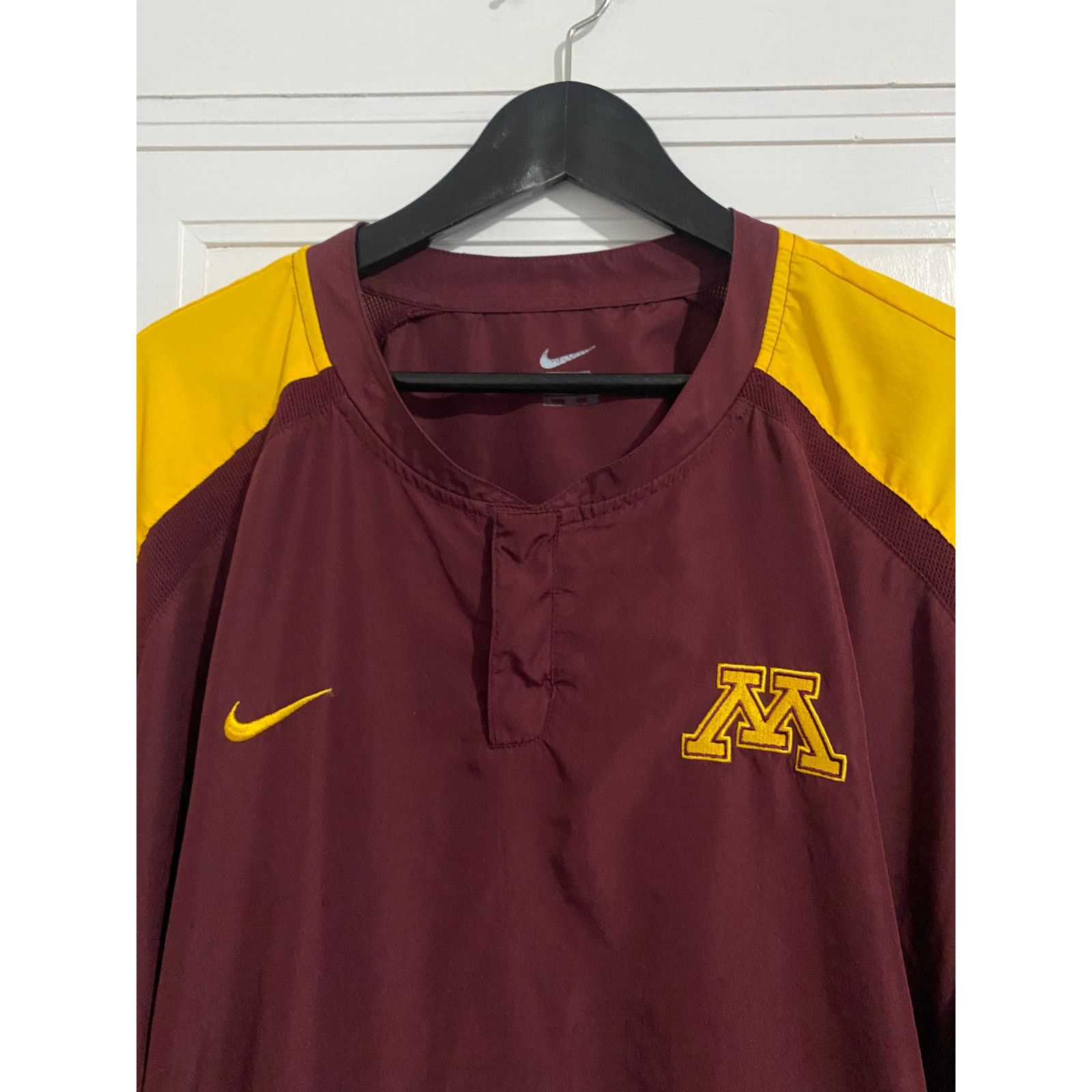 Nike Minnesota Golden Gophers Nike Short-Sleeve Windbreaker XXL Size US XXL / EU 58 / 5 - 2 Thumbnail