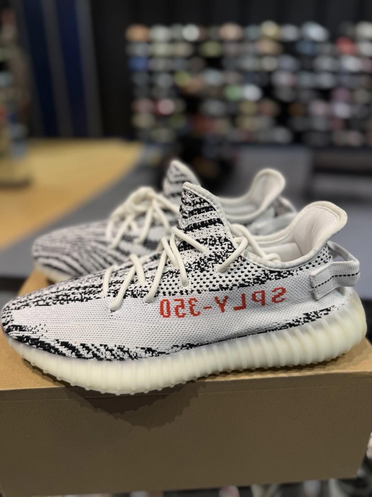 Adidas Size 10.5 - adidas Yeezy Boost 350 V2 Low Zebra Size US 10.5 / EU 43-44 - 4 Thumbnail