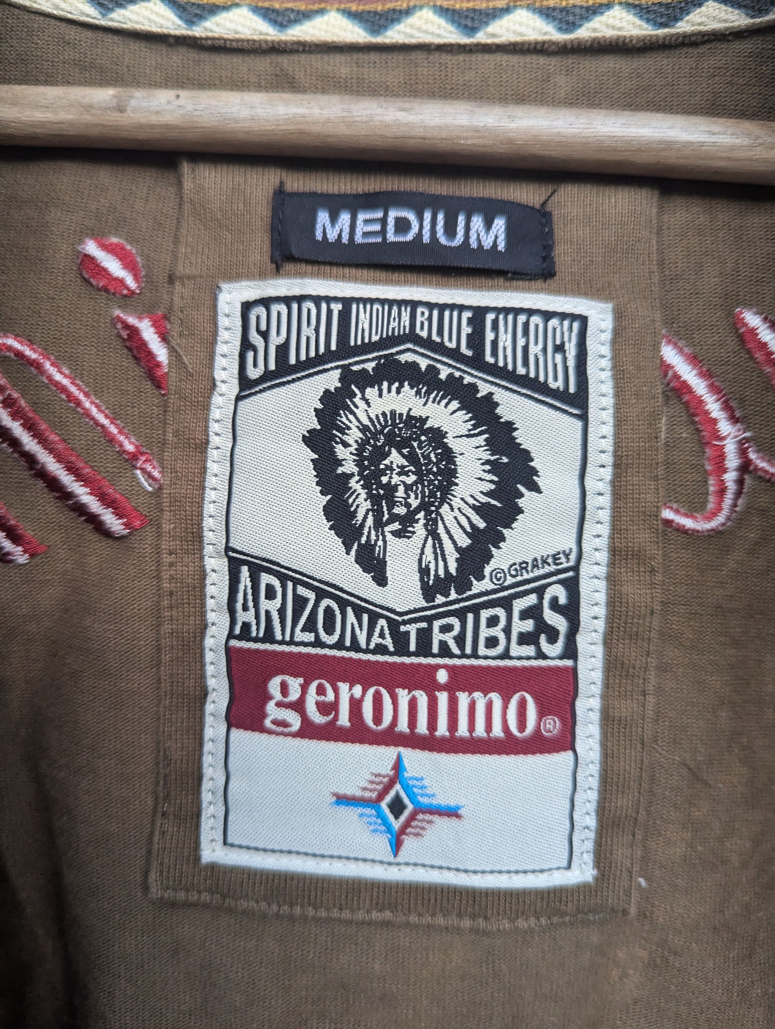 Native GERONIMO AMERICAN INDIAN COLAR SHARK SWEATER Size US M / EU 48-50 / 2 - 10 Thumbnail