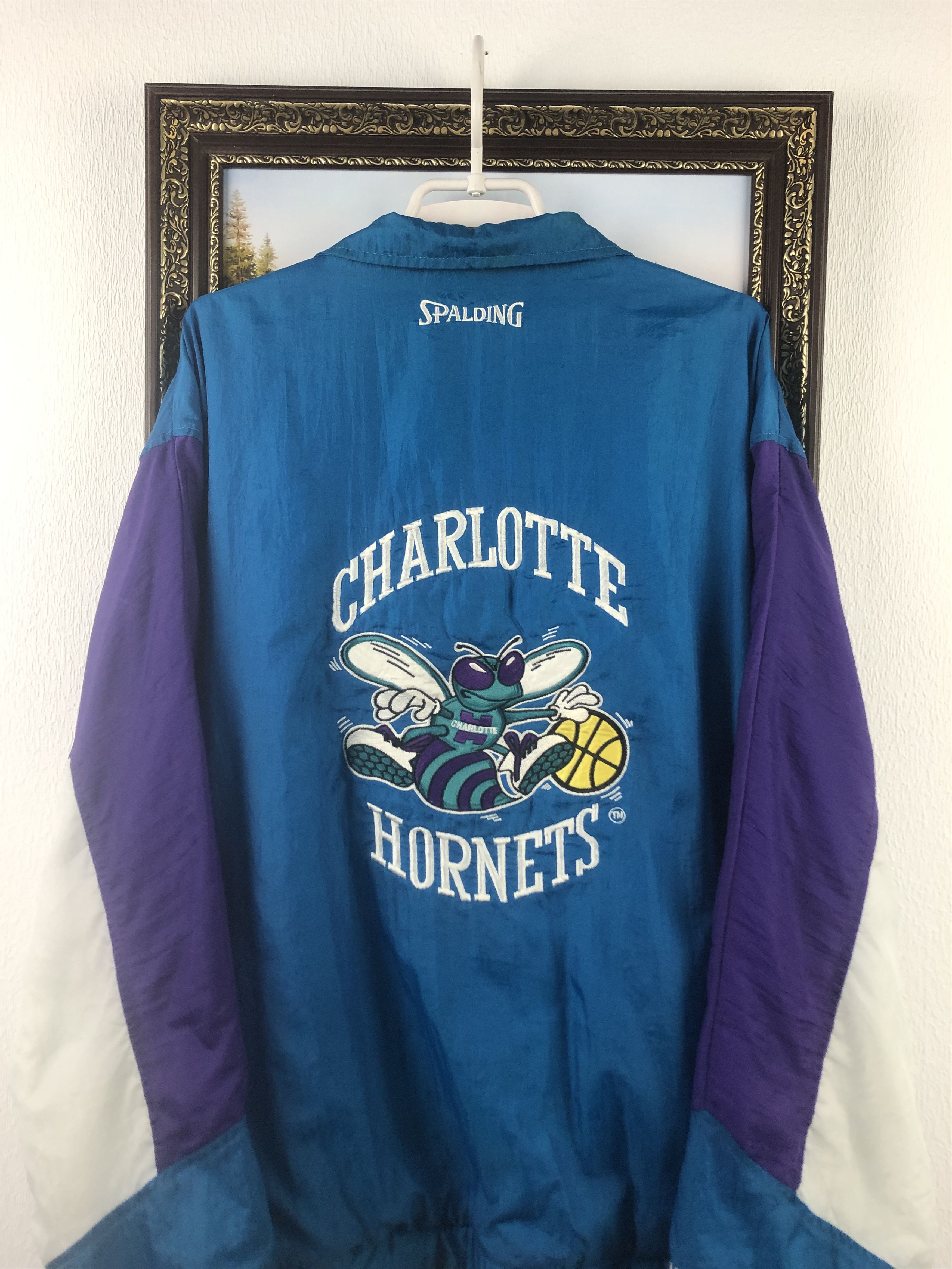 NBA Vintage 90's Charlotte Hornets NBA Spalding Jacket Blue Rare Size US XL / EU 56 / 4 - 2 Thumbnail