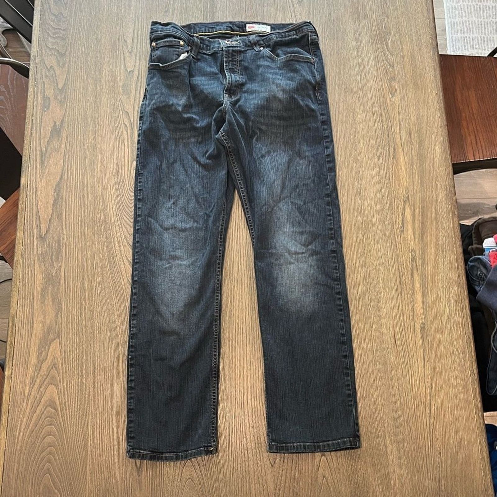 Wrangler Wrangler Slim Straight Dark Wash Jeans Size 33/30 Size US 33 - 1 Thumbnail