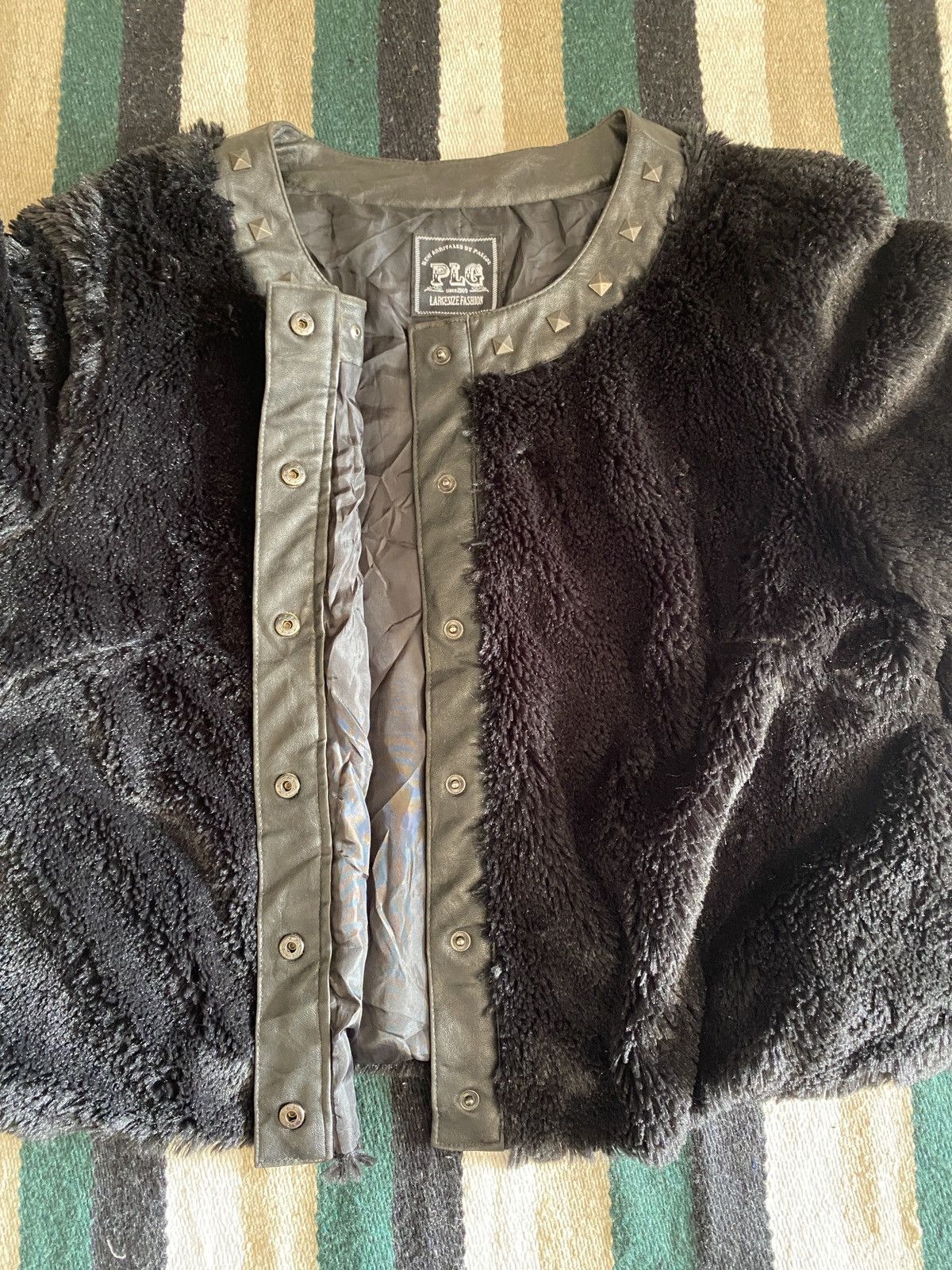 Le Grande Bleu (L.G.B.) Faux Fur Cropped Studded Jacket Dolce & Gabbana Style Y2K Size US L / EU 52-54 / 3 - 11 Thumbnail