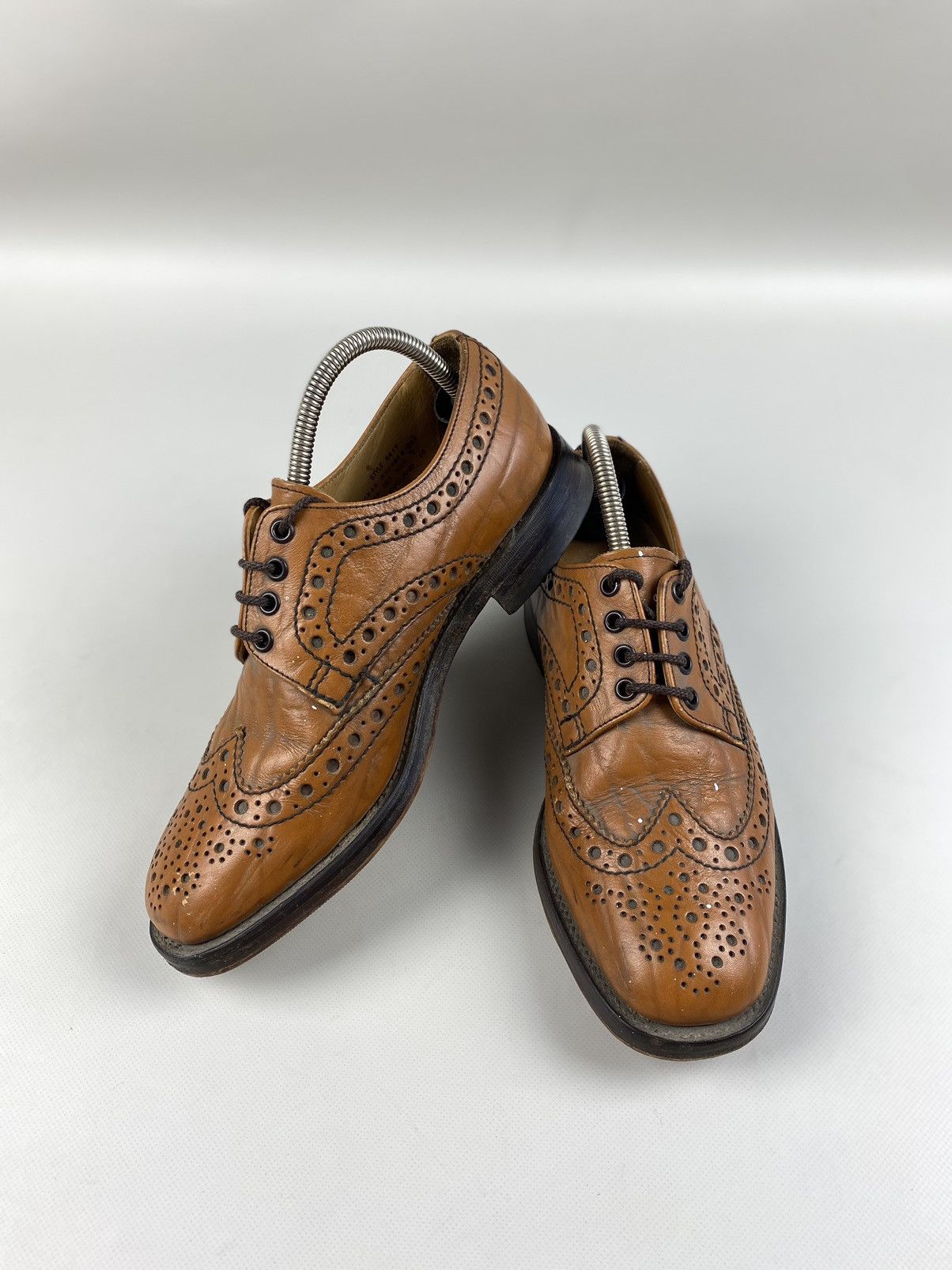 Loake Loake men’s leather brogue formal shoes Size US 8 / EU 41 - 11 Thumbnail