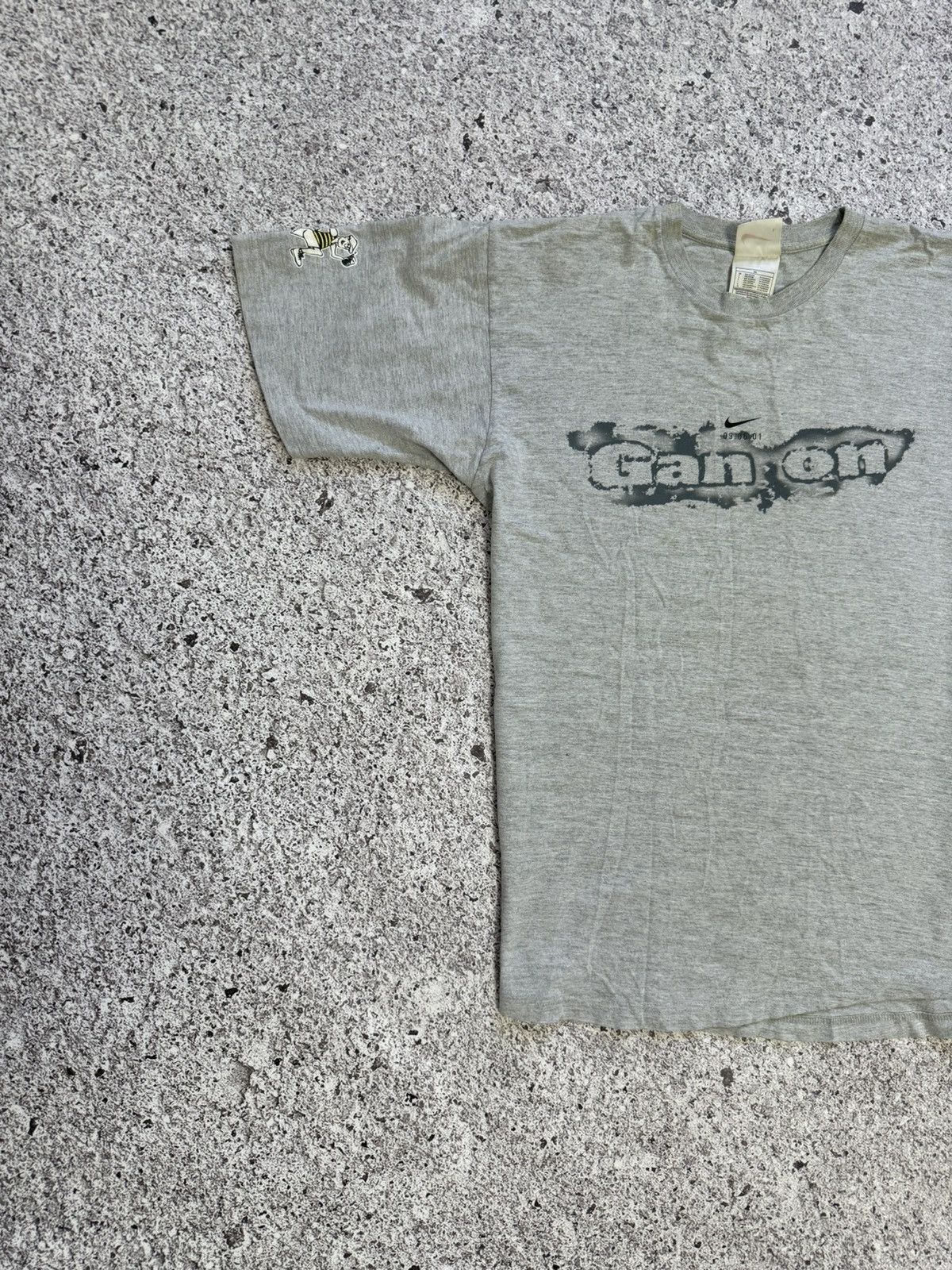 Nike × Vintage Vintage 2001 Nike Gan On Marathon Race Running T-shirt Size US L / EU 52-54 / 3 - 4 Thumbnail