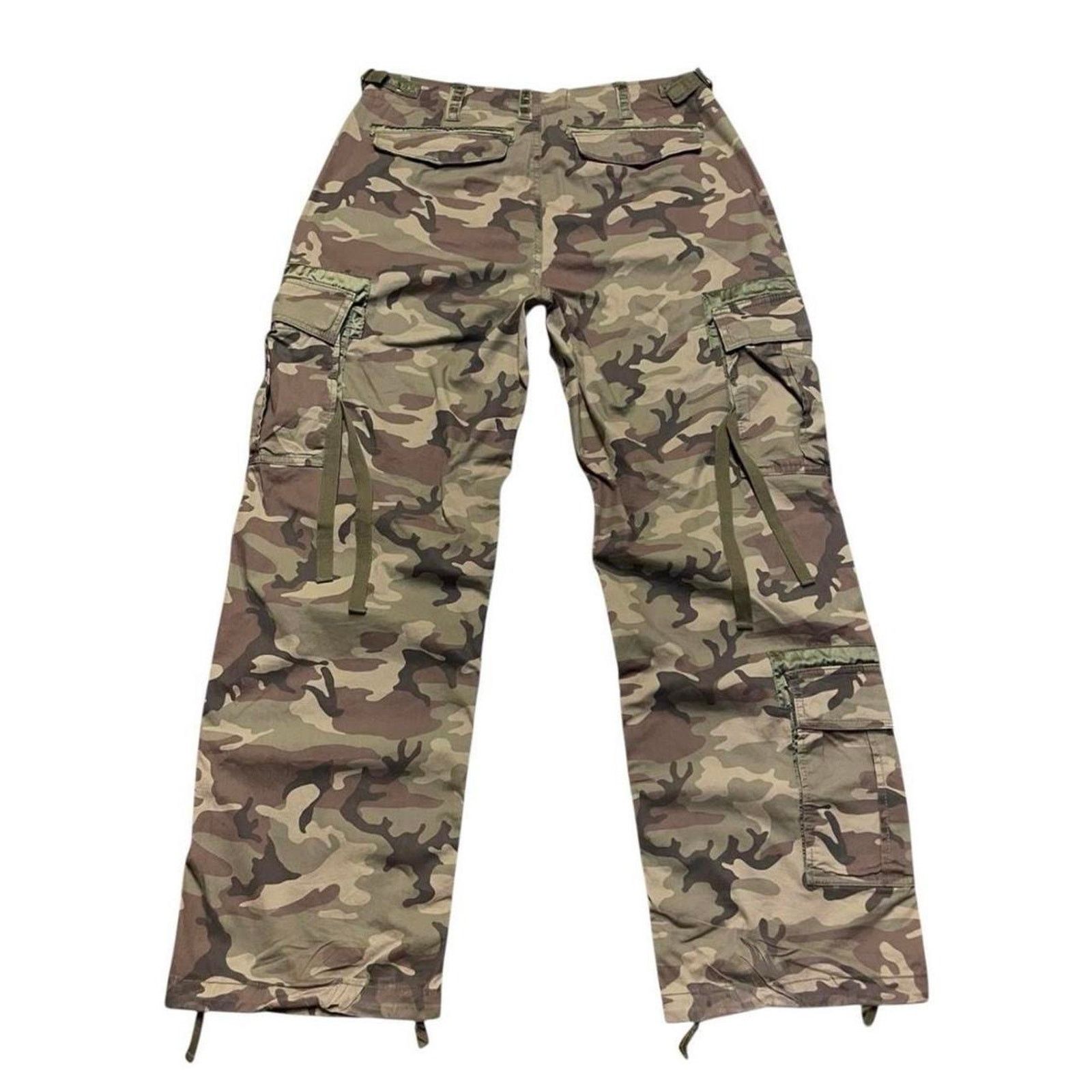 Abercrombie & Fitch VTG Y2K 2000s low-rise Abercrombie & Fitch camo cargo pants Size 27" / US 4 / IT 40 - 2 Thumbnail