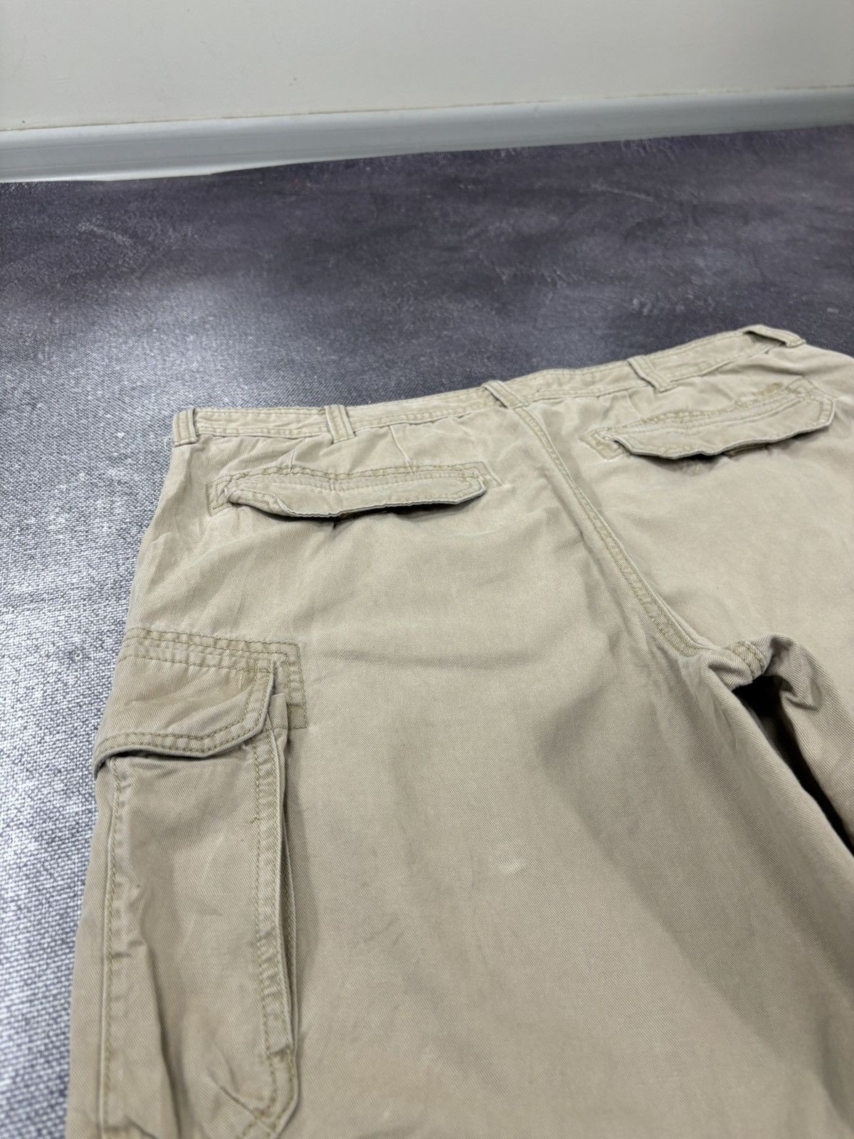 Izod Vintage IZOD Military Style Wide-Leg Y2K Hype Cargo Shorts Size US 38 / EU 54 - 13 Thumbnail