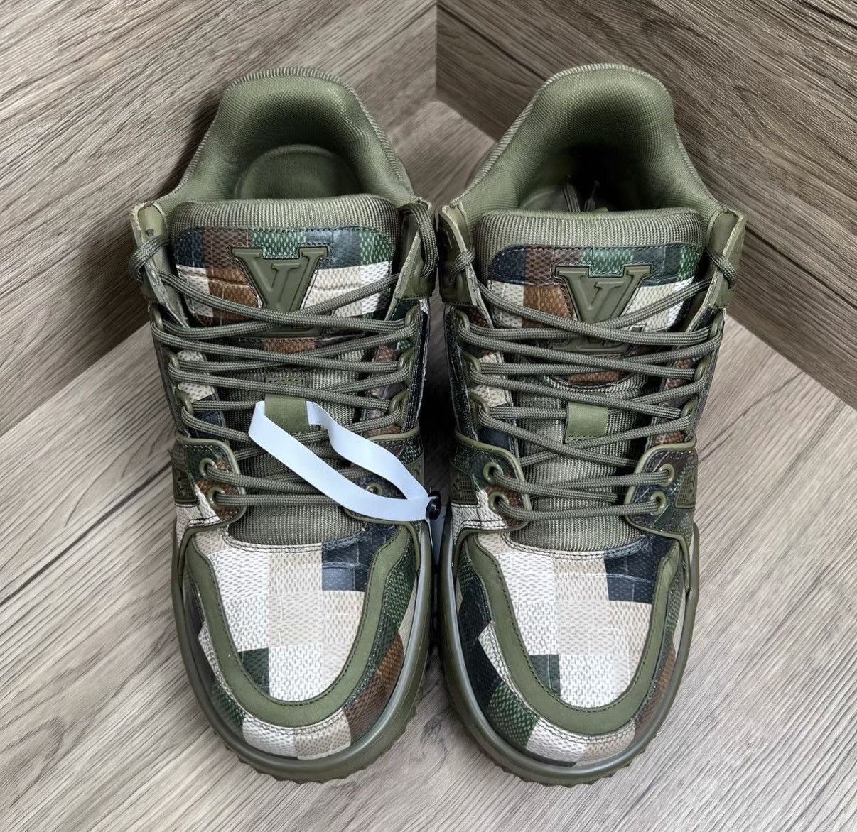Louis Vuitton Louis Vuitton Trainer Maxi Mosaic Checkerboard Sneaker J41 Size US 8 / EU 41 - 3 Thumbnail